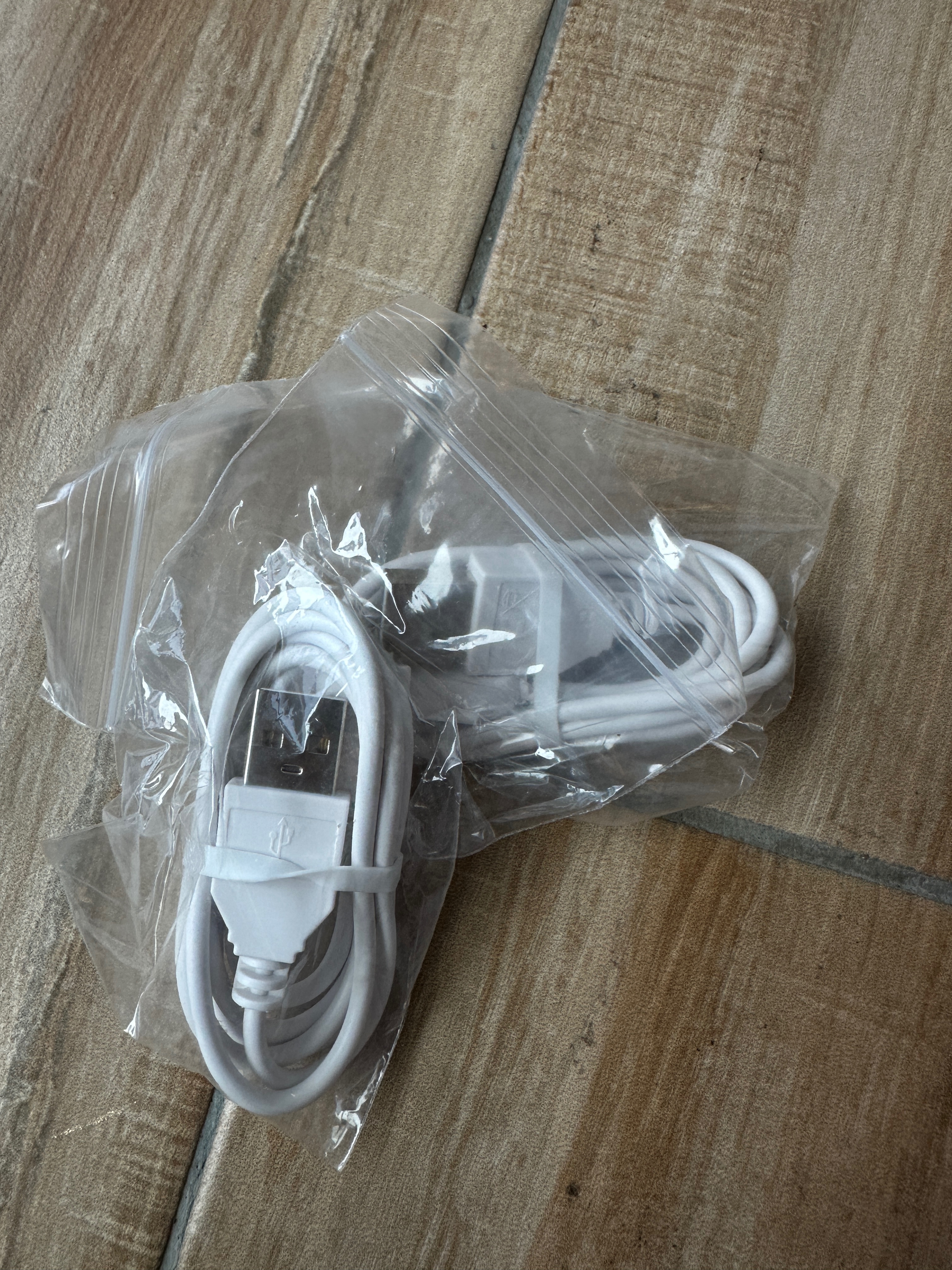 扣扣充電器（預購）