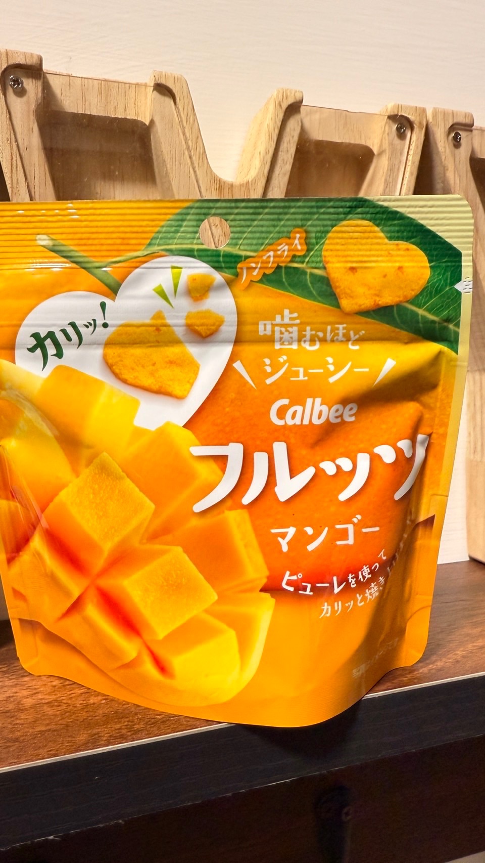 Calbee芒果愛心餅