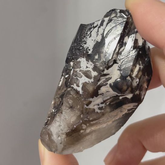 巴西白泥骸骨黑水晶
