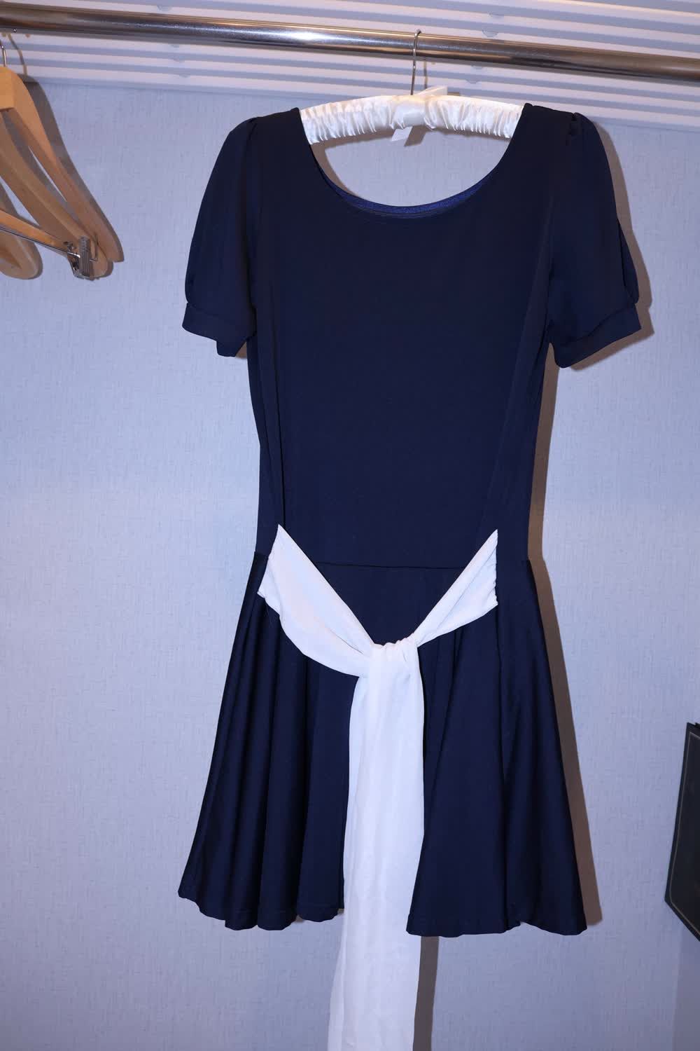 白色綁帶洋裝 WhiteTie Dress