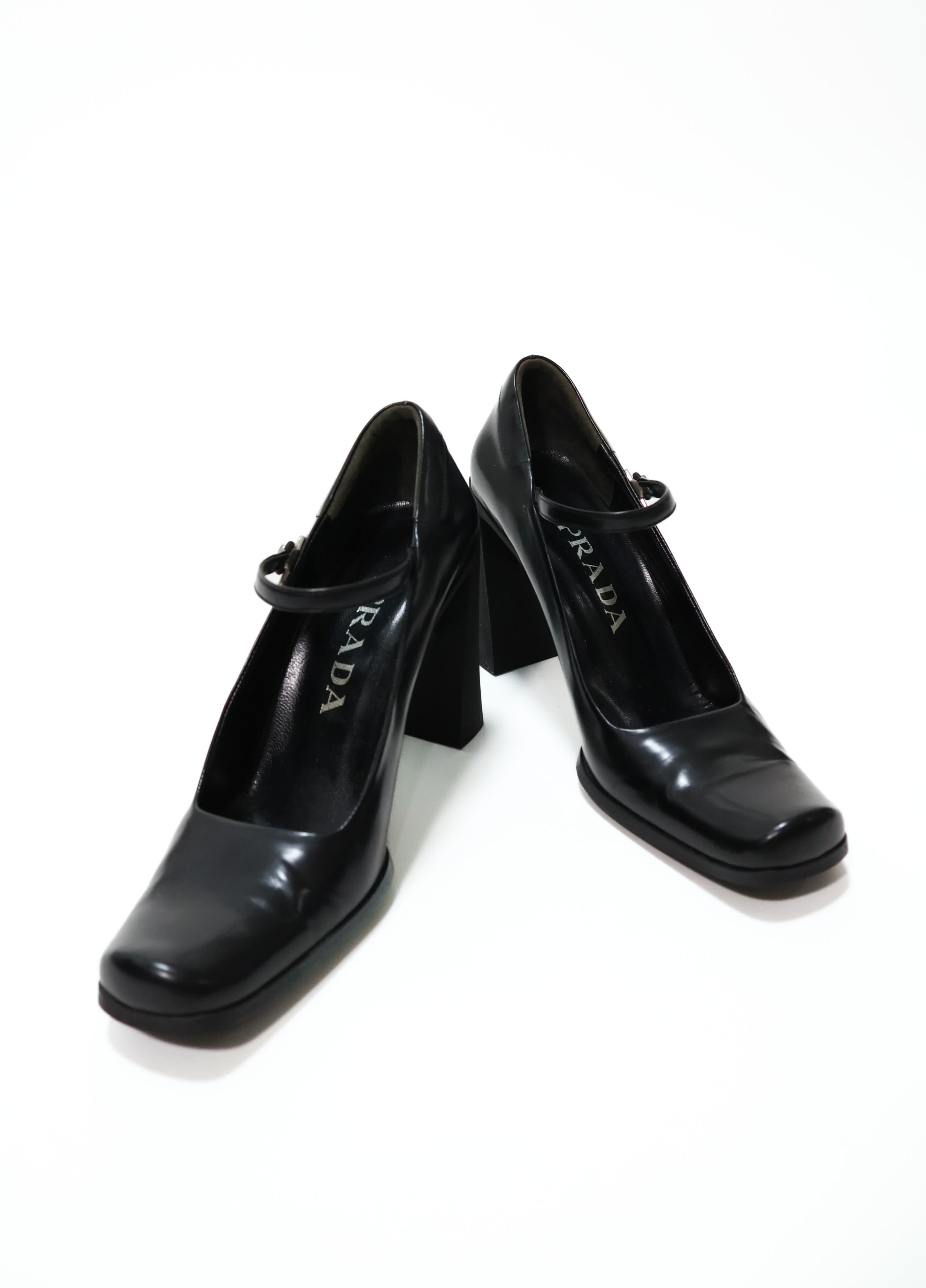 Prada 黑色皮革高跟鞋 Prada Black Leather High Heels