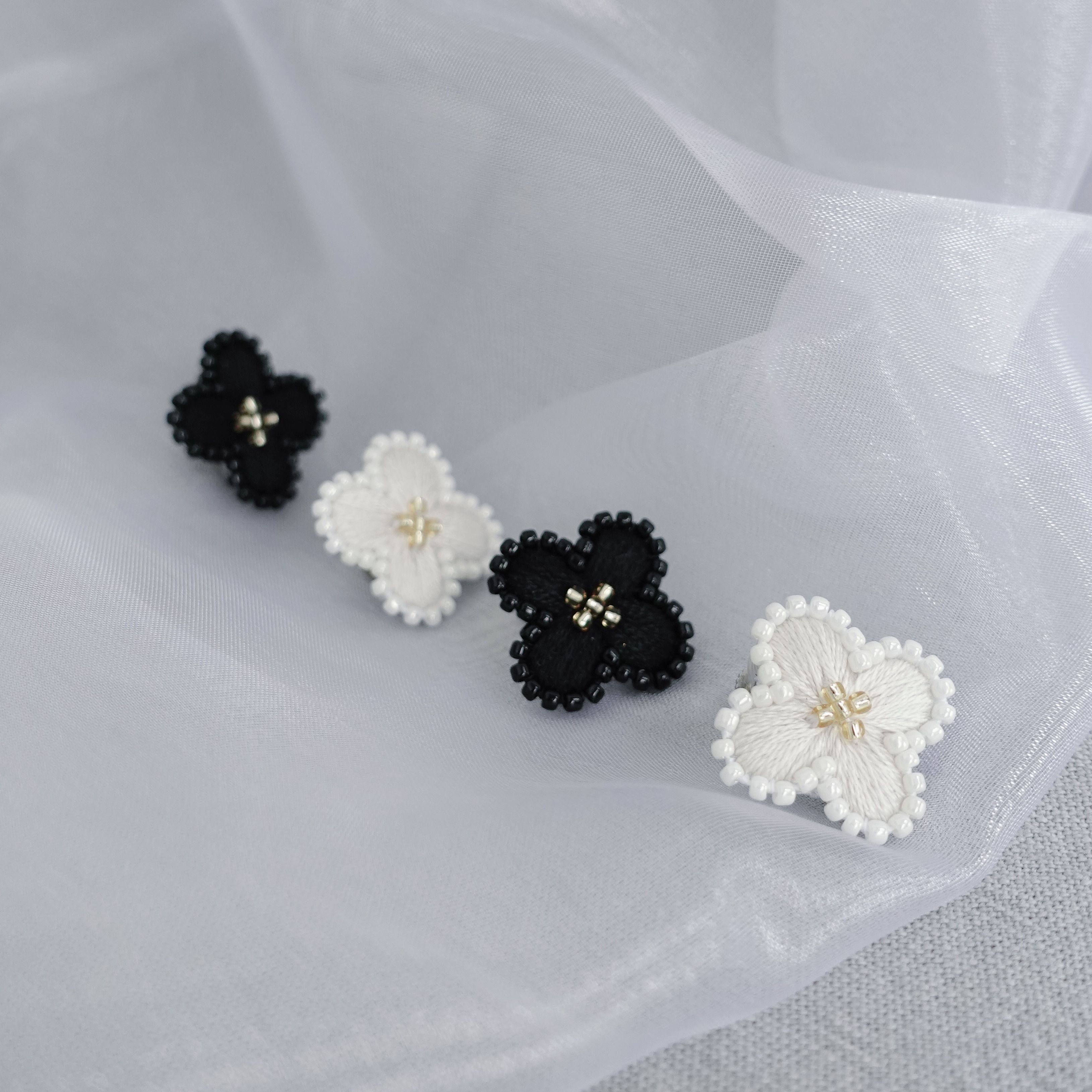 惡之華・手工刺繡耳環 L/M