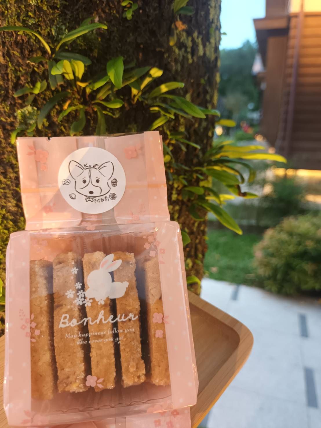 法式杏仁沙布列，酥鬆香濃，深受長輩喜愛，每一口都讓你感受純正杏仁的極致美味！