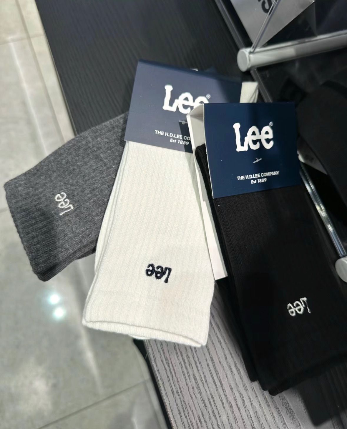 （現貨）LEE小標刺繡襪子 基本色黑/白灰