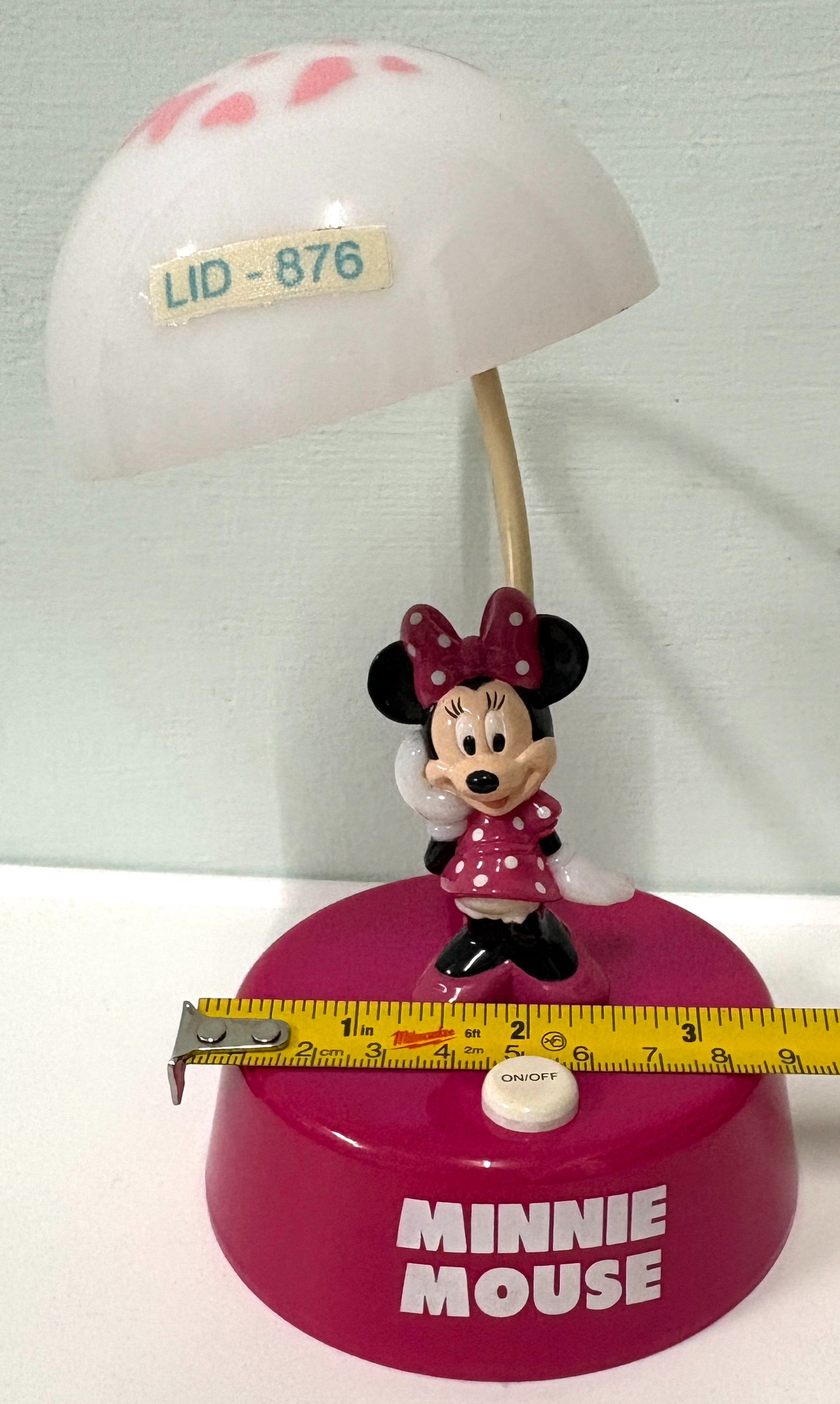 收藏7成新）迪士尼 米妮 燈造型 底部放電池的地方已生銹 故只能收藏用不能用燈 外觀已擦拭乾淨