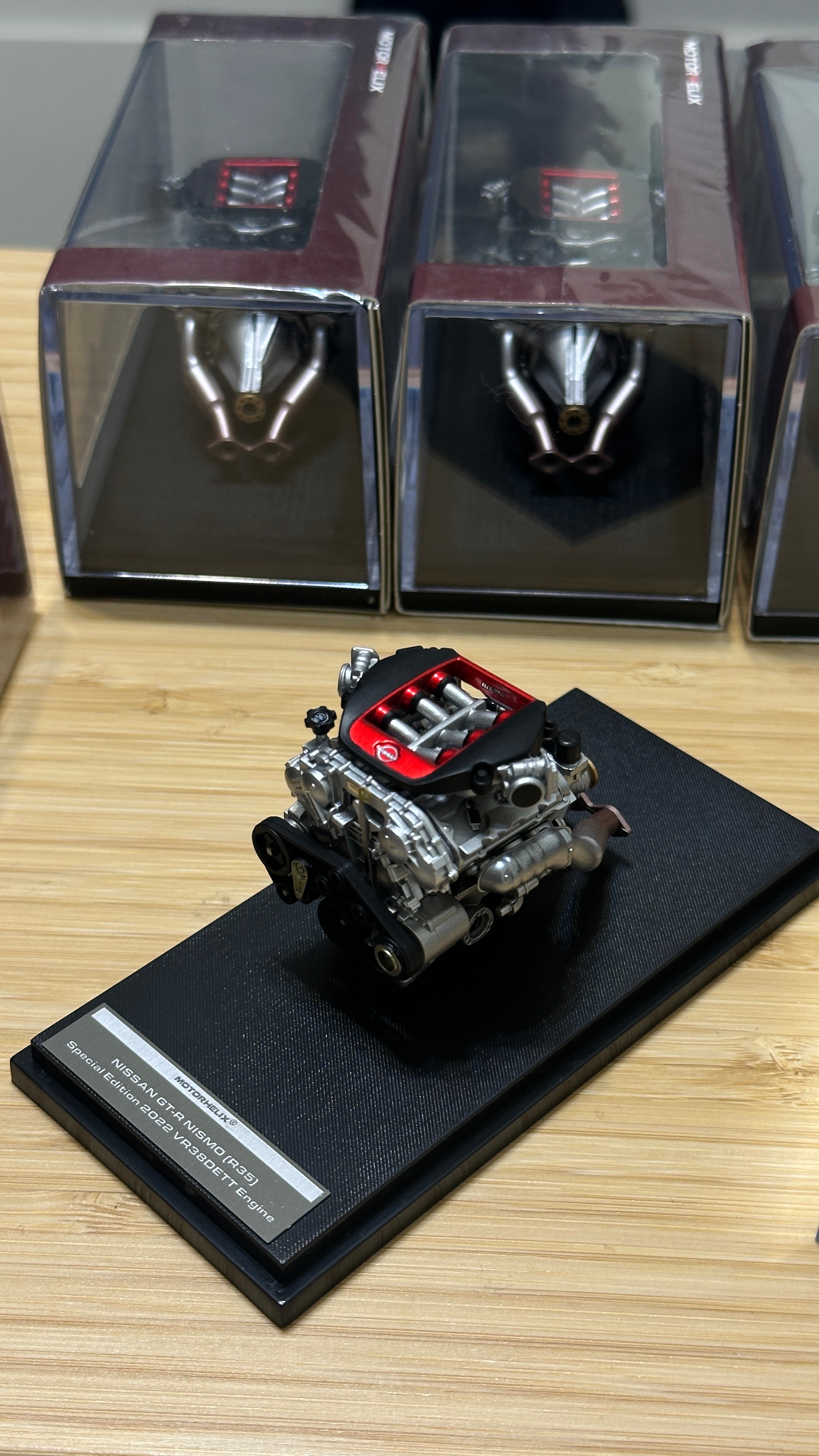 『VIII XIII』 📣（現貨）Motorhelix 1:18 engine R35 R34