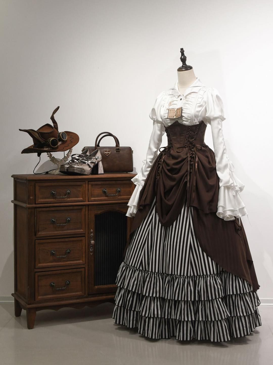 {啞光}【代購預購】lolita吸血鬼戀人 蕾絲花邊交叉緞帶皺褶蝙蝠翻領荷葉邊王子袖襯衫/多色襯衫/上衣 哥德王子蘿莉塔