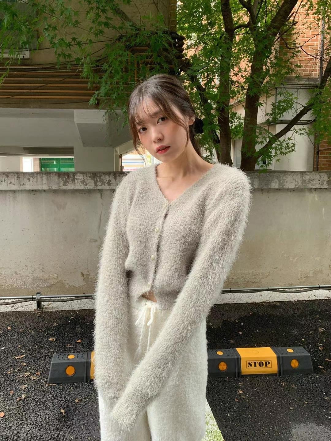 現貨+預購ෆ🏷ʏᴜɴᴀ’s ·正韓代購🇰🇷軟綿毛絨V領排扣針織衫