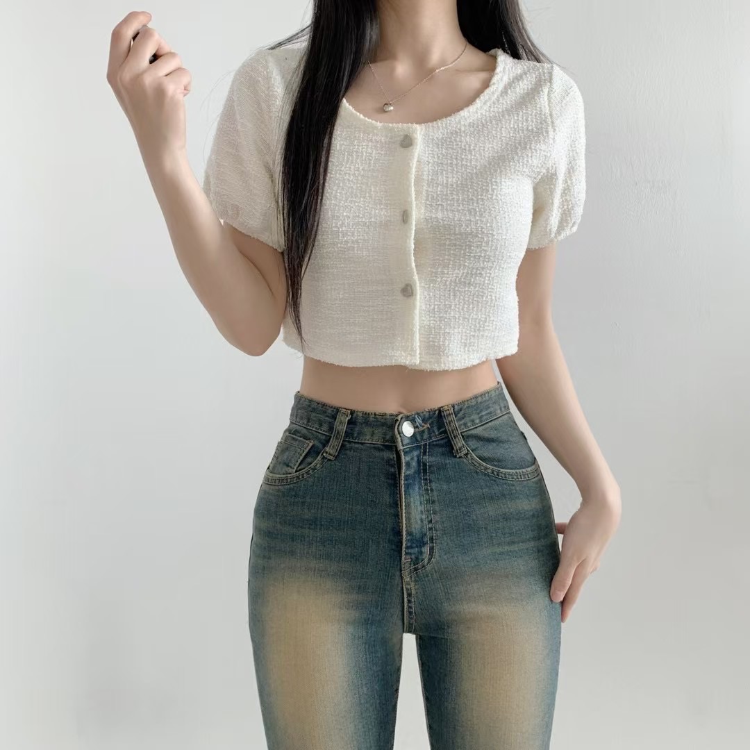 ￼🏷ʏᴜɴᴀ’s ·正韓代購🇰🇷愛心釦毛呢感短版上衣