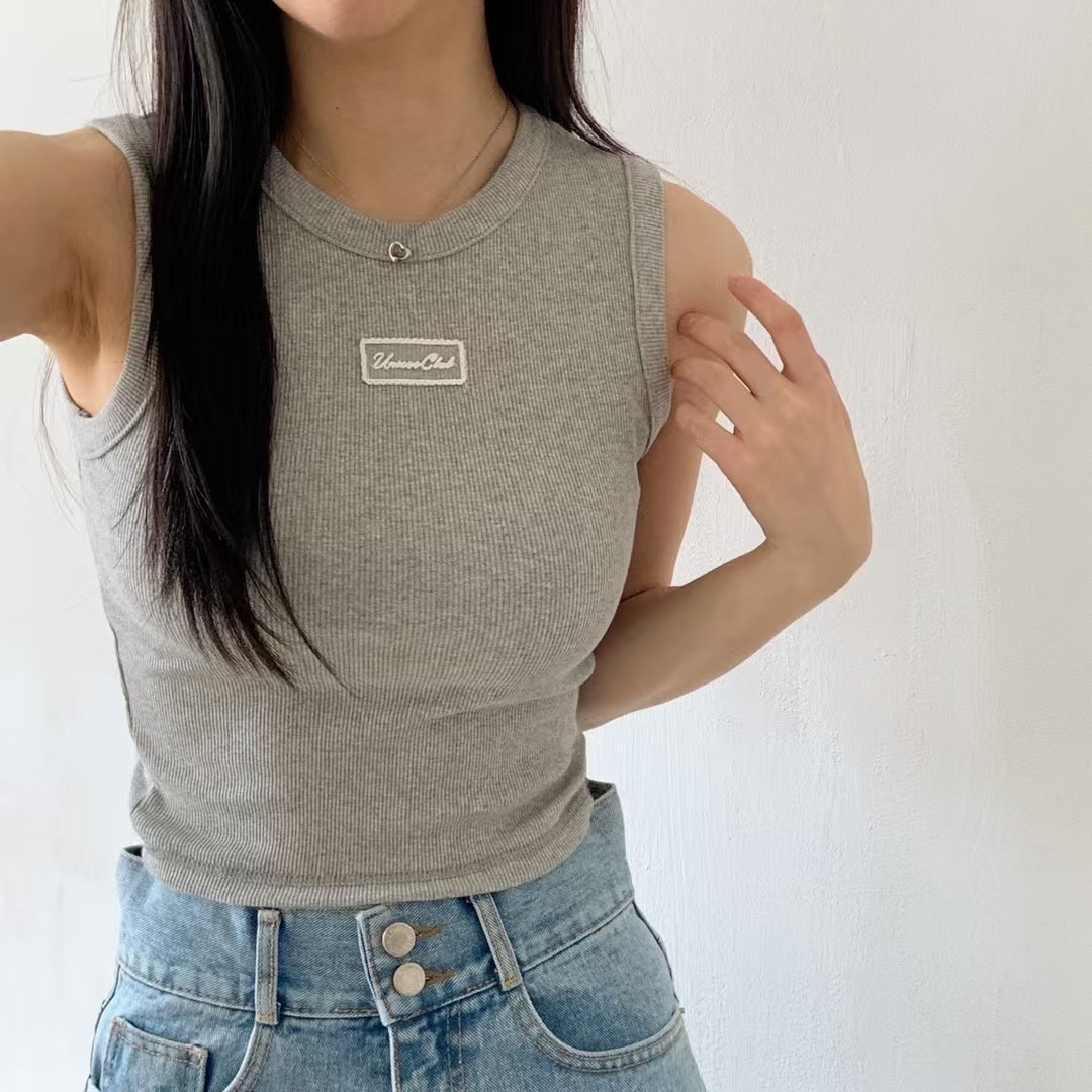 ￼🏷ʏᴜɴᴀ’s ·正韓代購🇰🇷率性刺繡logo無袖背心