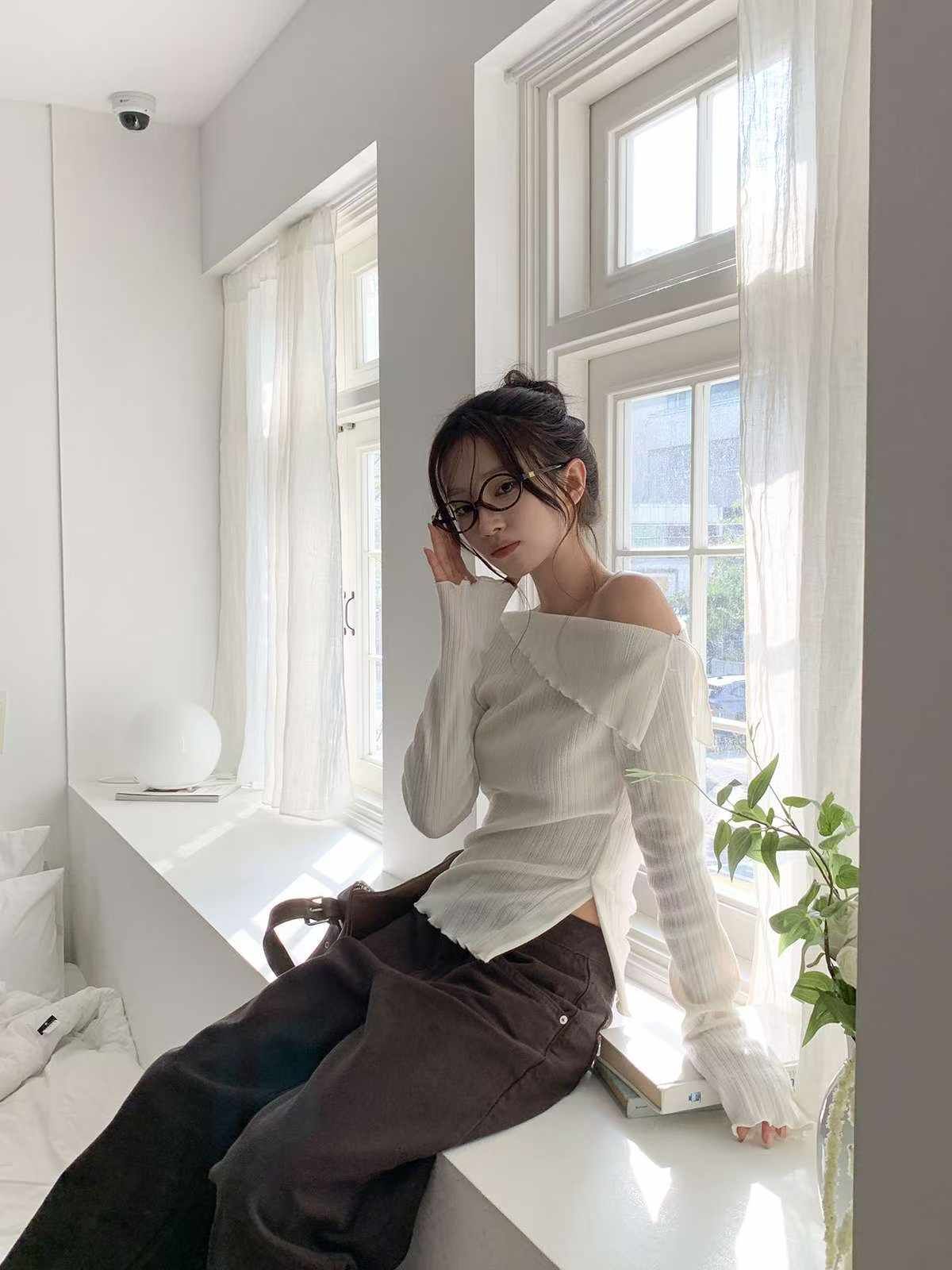 🏷ʏᴜɴᴀ’s ·正韓代購🇰🇷斜月薄光🌙慵懶斜領羅紋針織長袖上衣