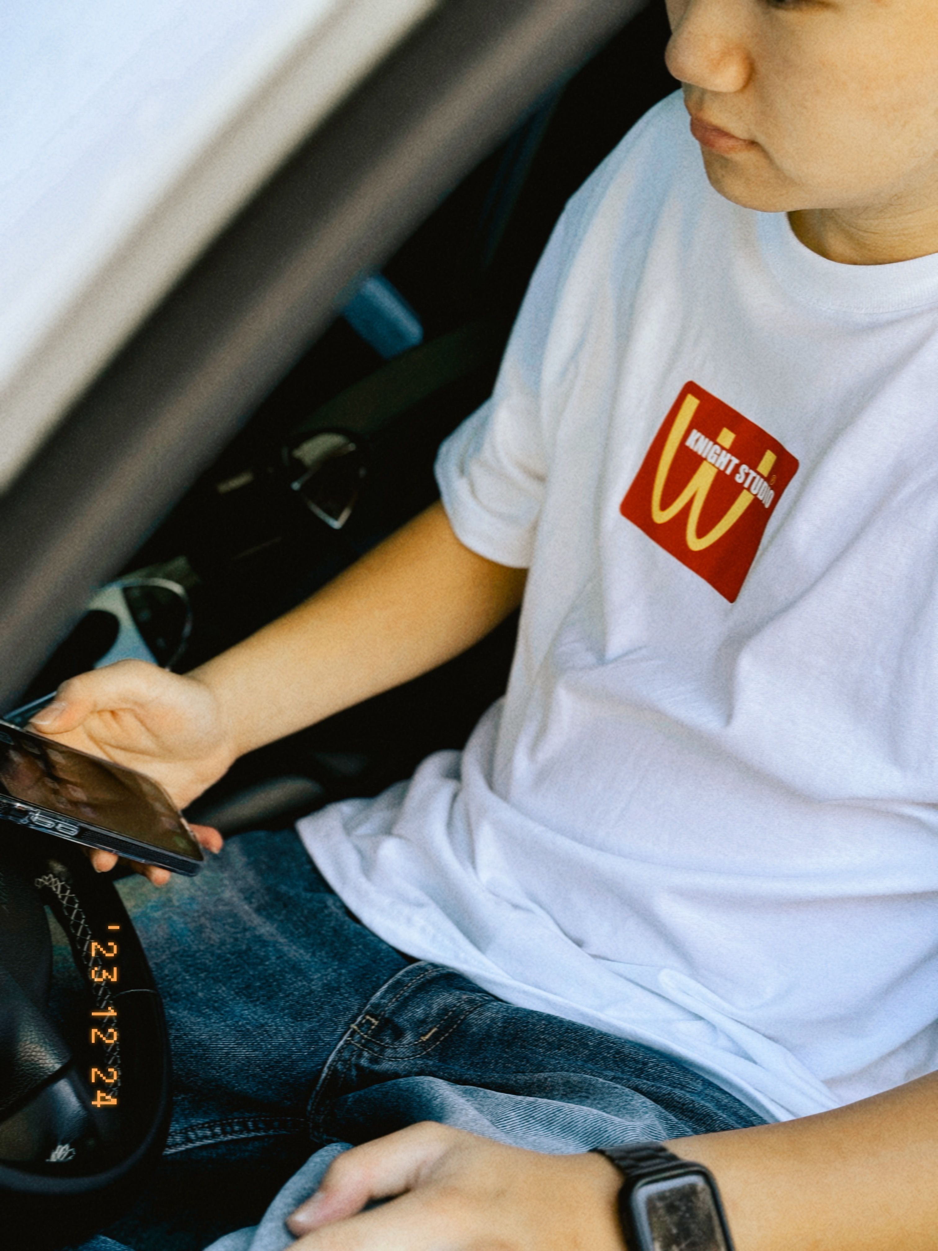 [Knight studio]吉事漢堡寬鬆 T-shirt