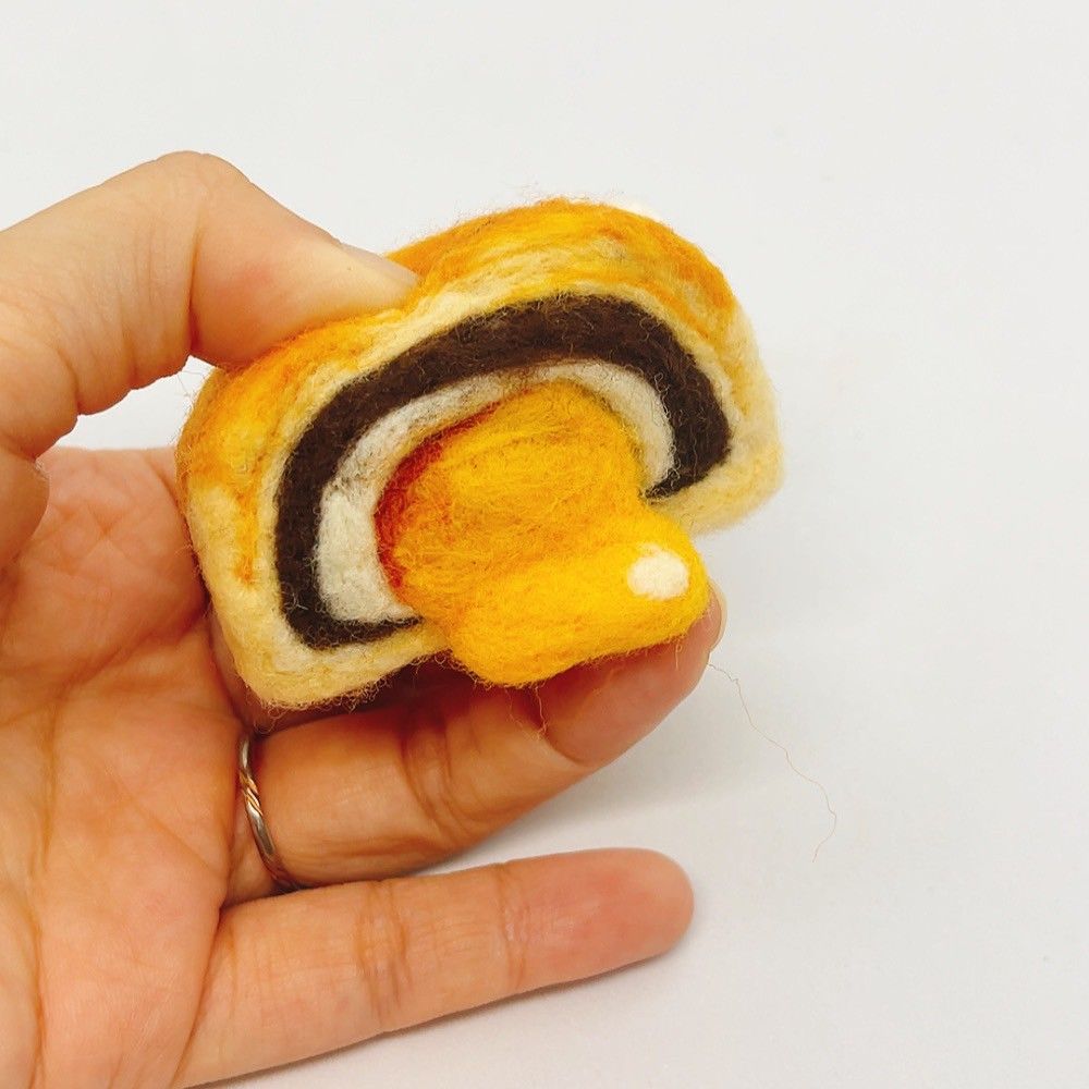 【不開放預購】流心蛋黃酥羊毛氈。中。完成品。