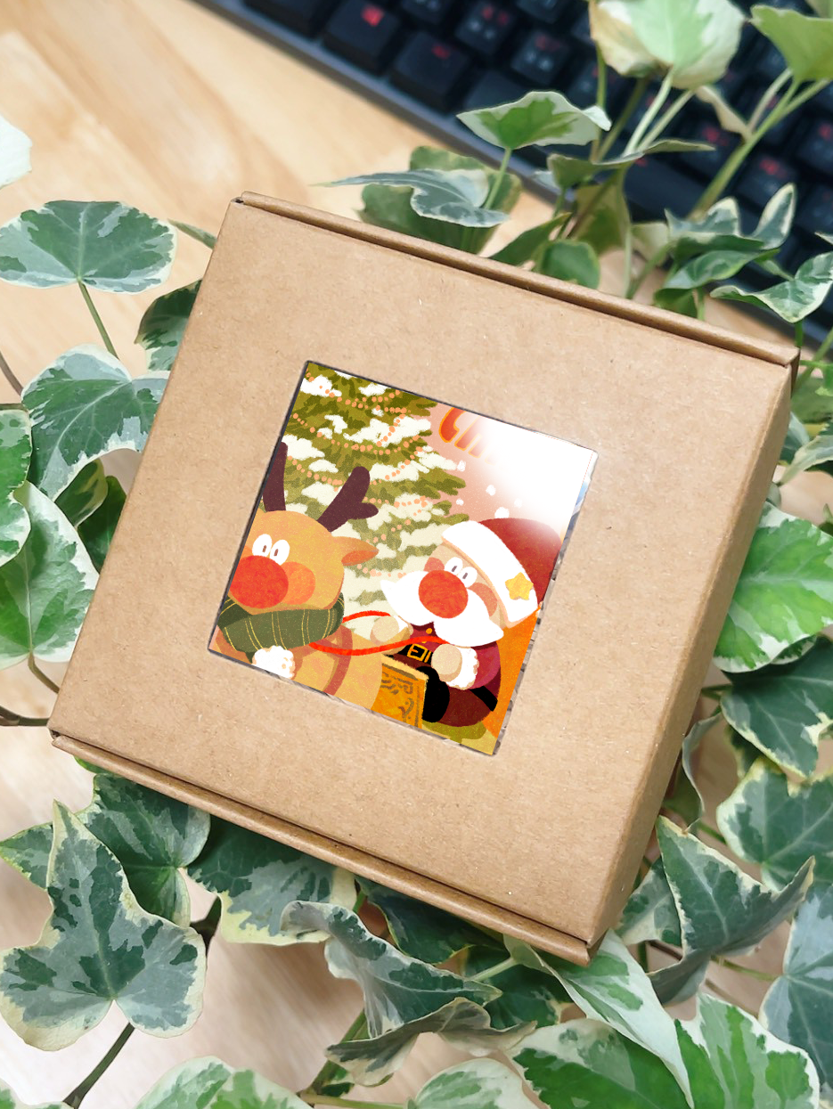 【聖誕節合作限定】聖誕迷路禮盒。內有隨機造型別針1款、聖誕小卡1張、造型貼紙3款各1張。