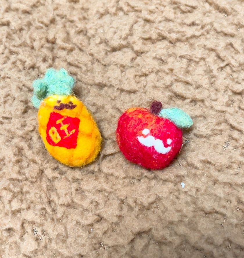 預購。【馬年限定】鳳梨＆蘋果別針。春節前寄出。