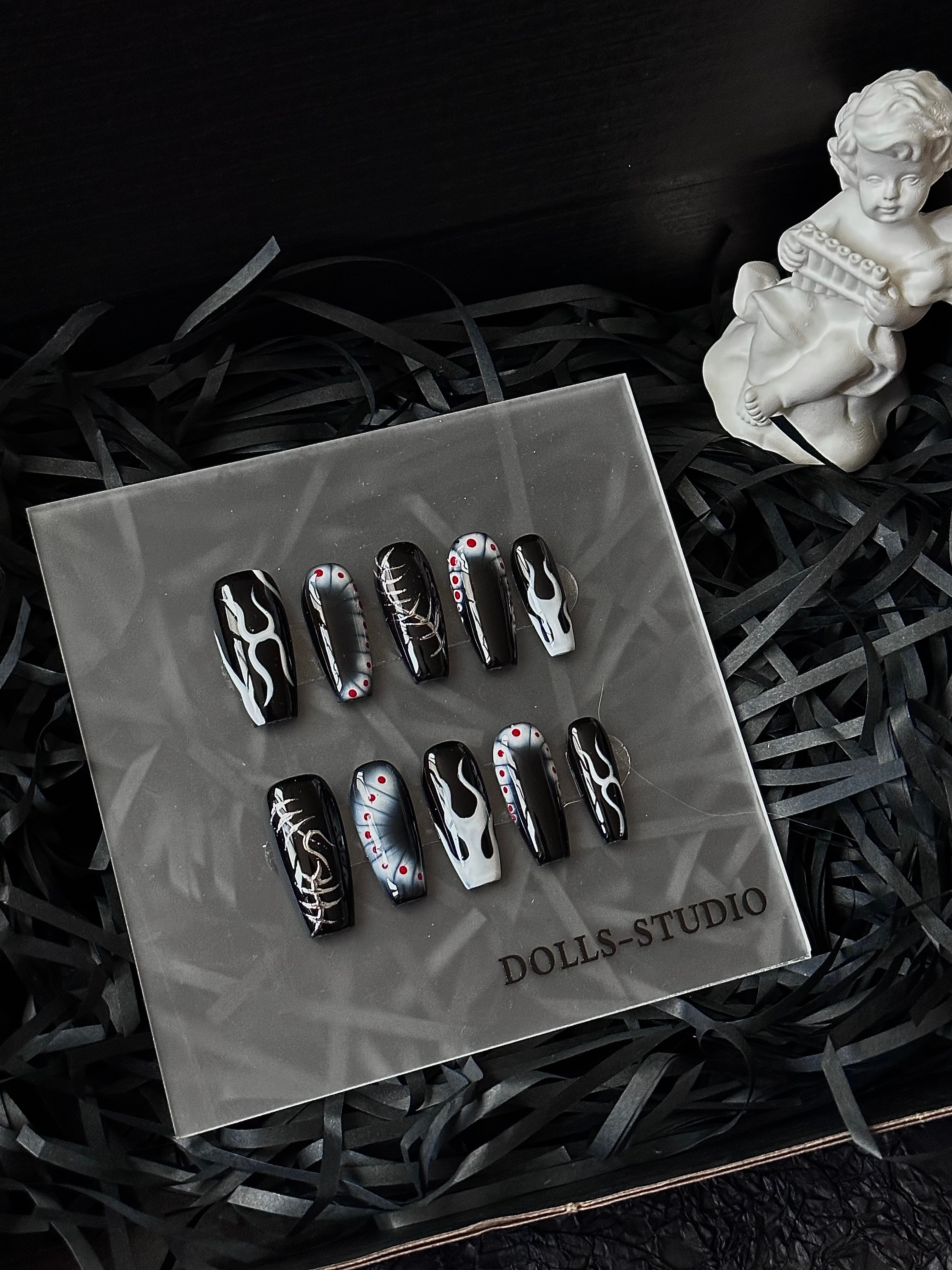 DOLLS原創《HELLBOUND 赴焰而來》