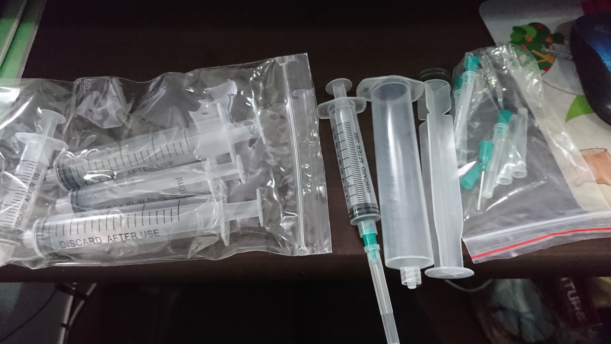 （不能用來醫療施打用的）針筒 數支