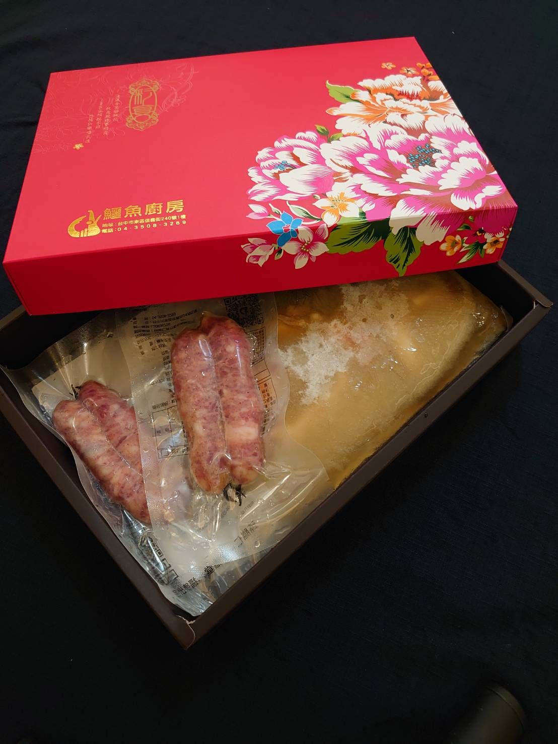 【鱷魚廚房】龍鳳呈祥禮盒：君侯龍鳳盅＆紹興鱷香腸「福氣滿盅」一盅溫潤承載養生與祝福 是團圓的節氣 是轉運的起點