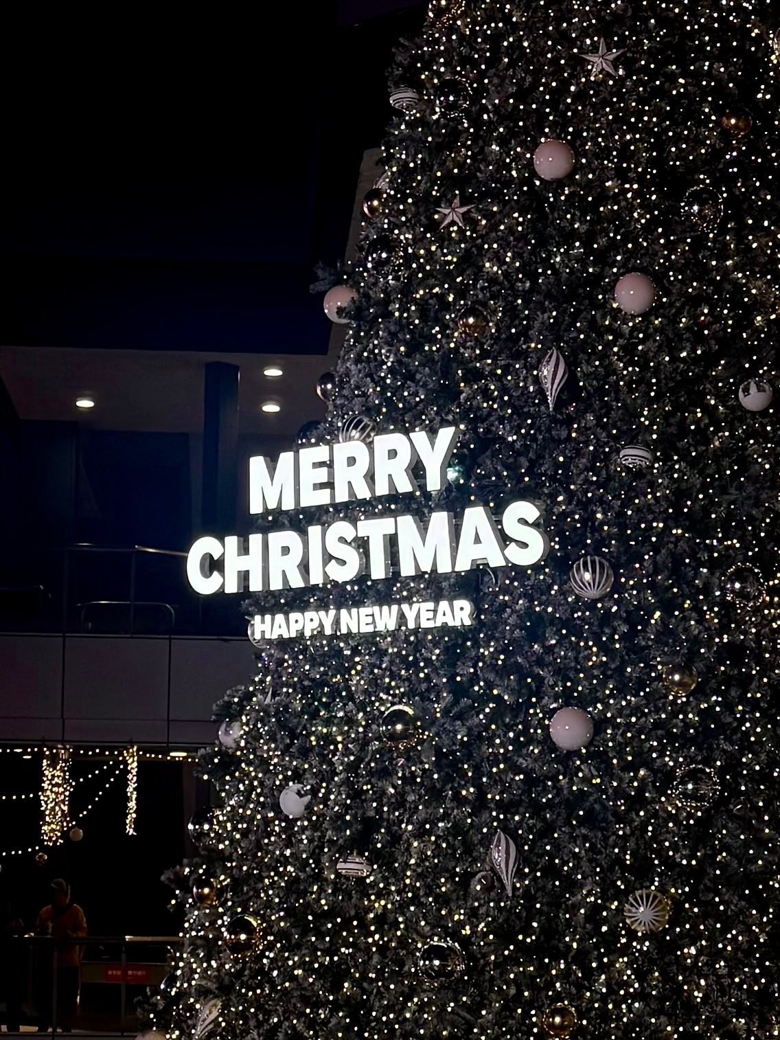 𝘾𝙃𝙍𝙄𝙎𝙏𝙈𝘼𝙎