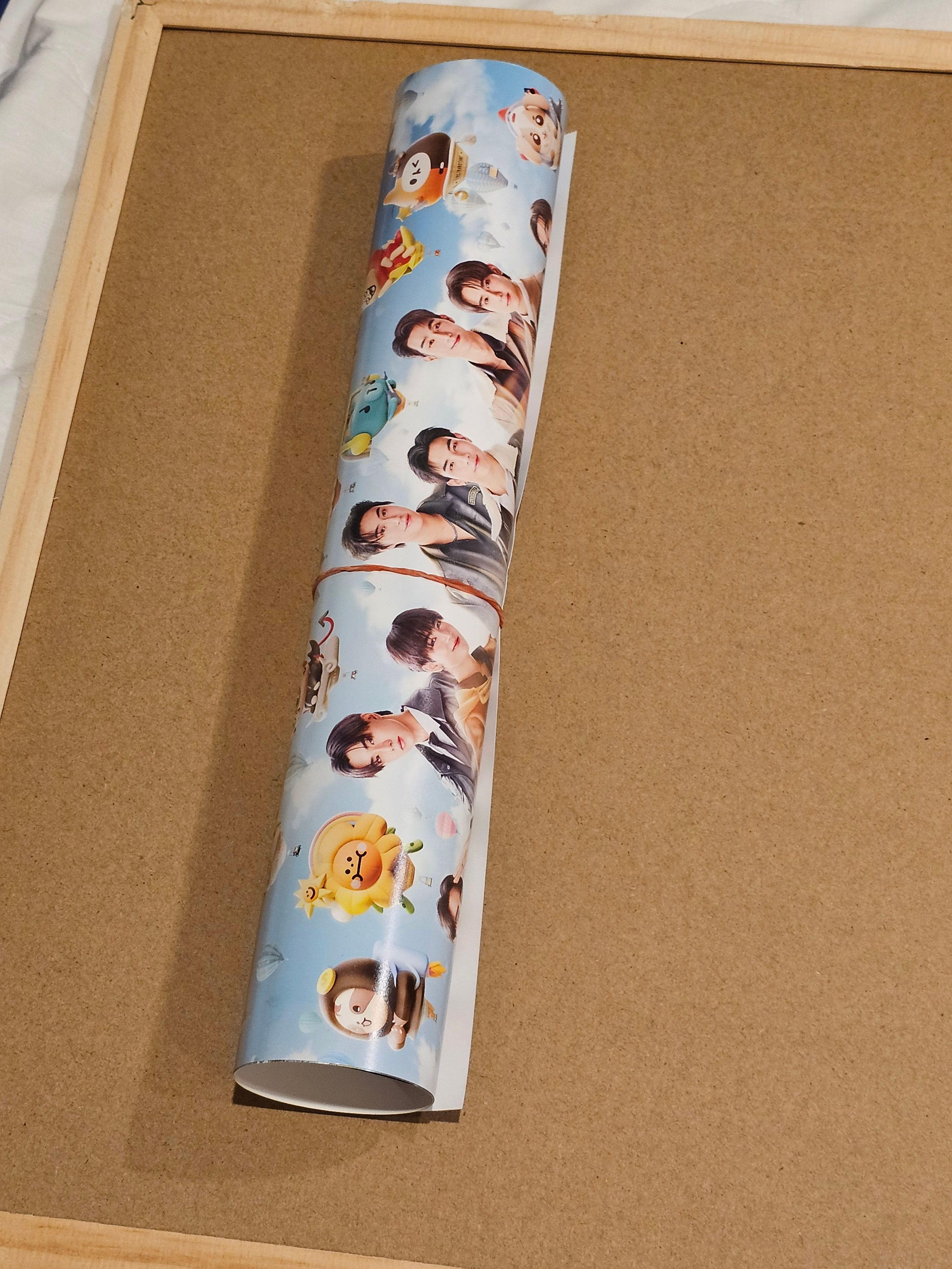 LOL 2025海報（有一點橡皮筋的痕跡）需與任一其他商品一起下標