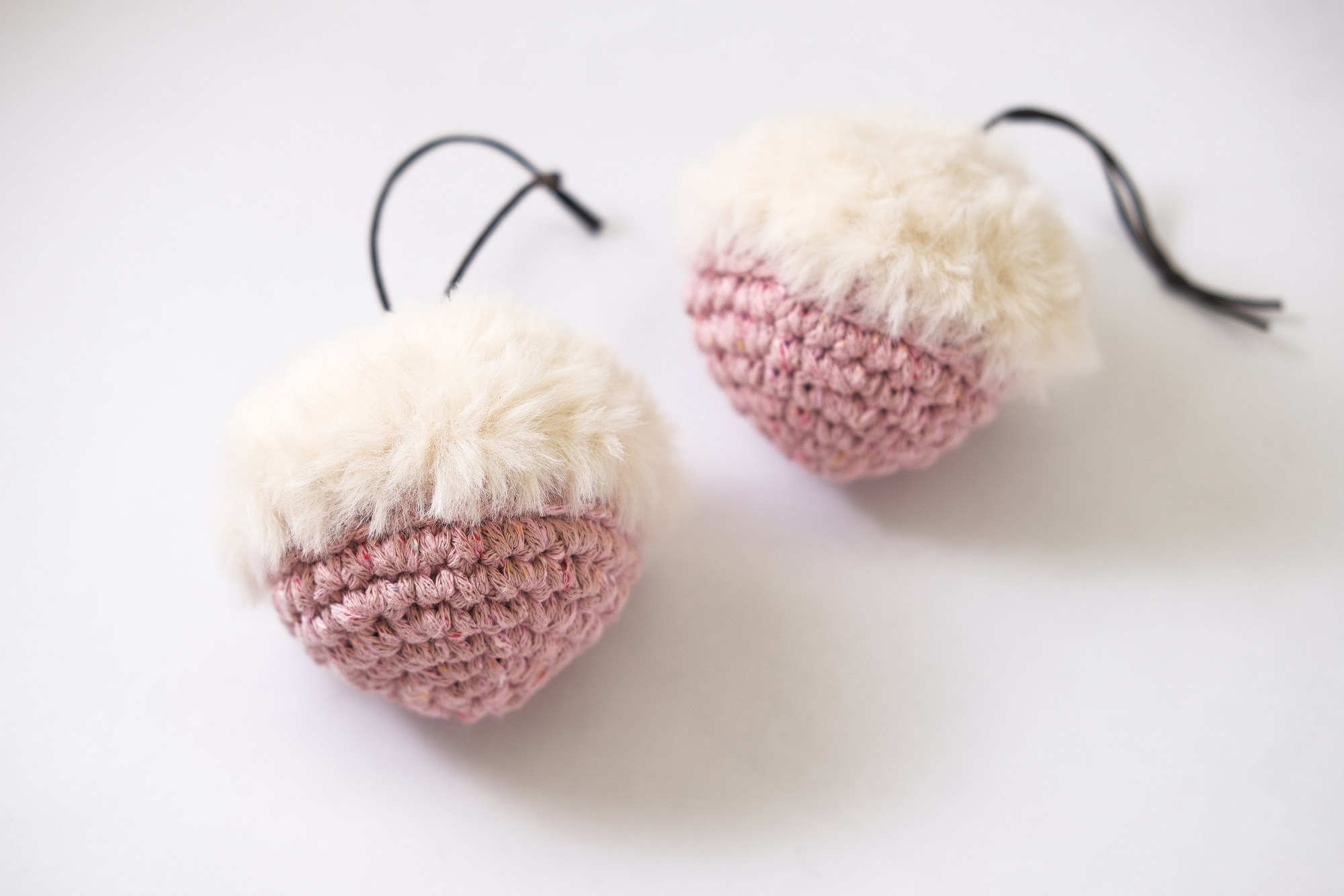 粉色溫柔甜蜜榛果耳機包（也可當小收納包使用）