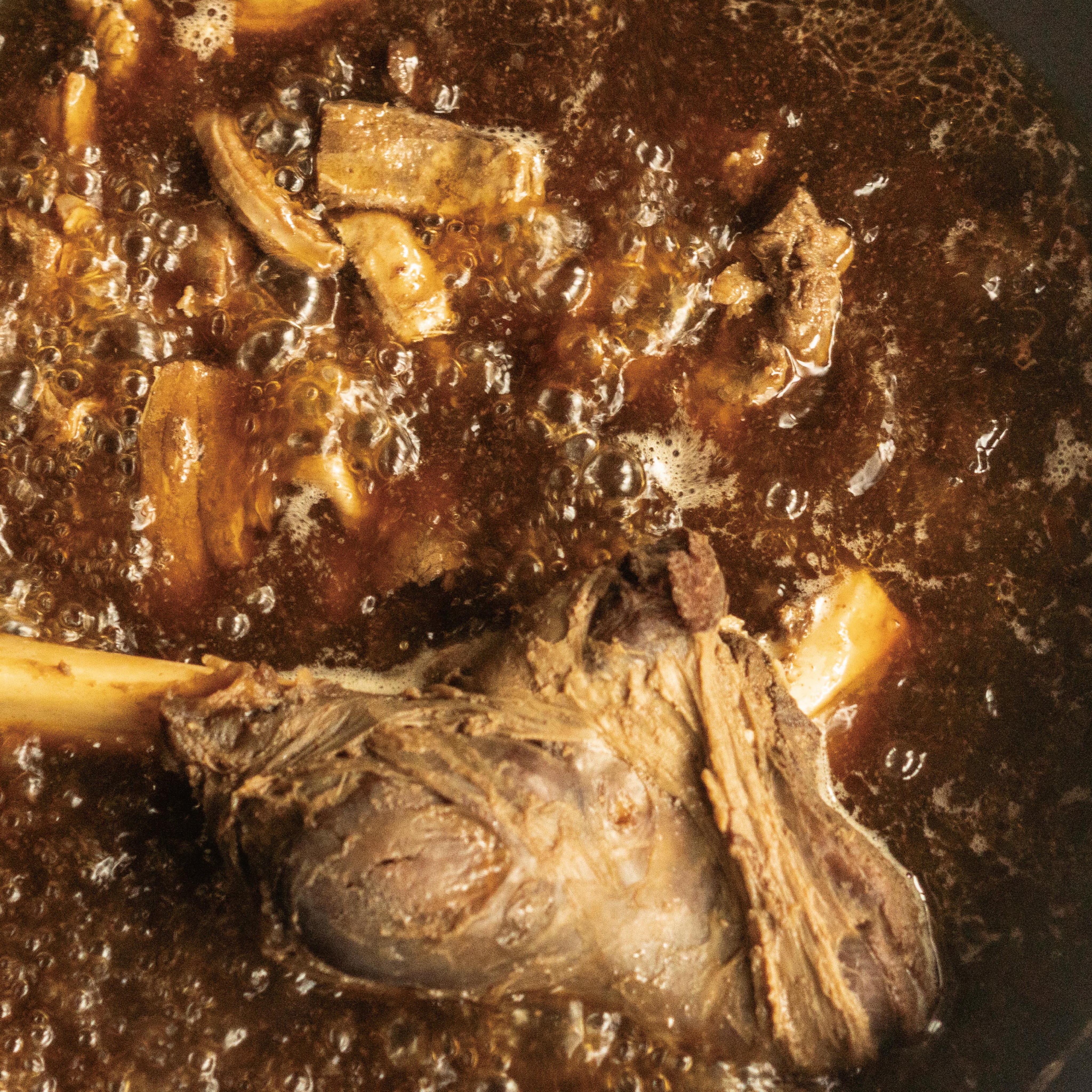 饗念紅燒羊肉火鍋湯底+巨無霸帶骨羊膝組合包／組