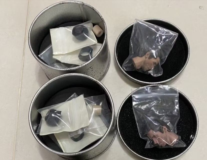 閃回貝爾頭雕，一顆1600（鐵盒生鏽，內容物無缺損）