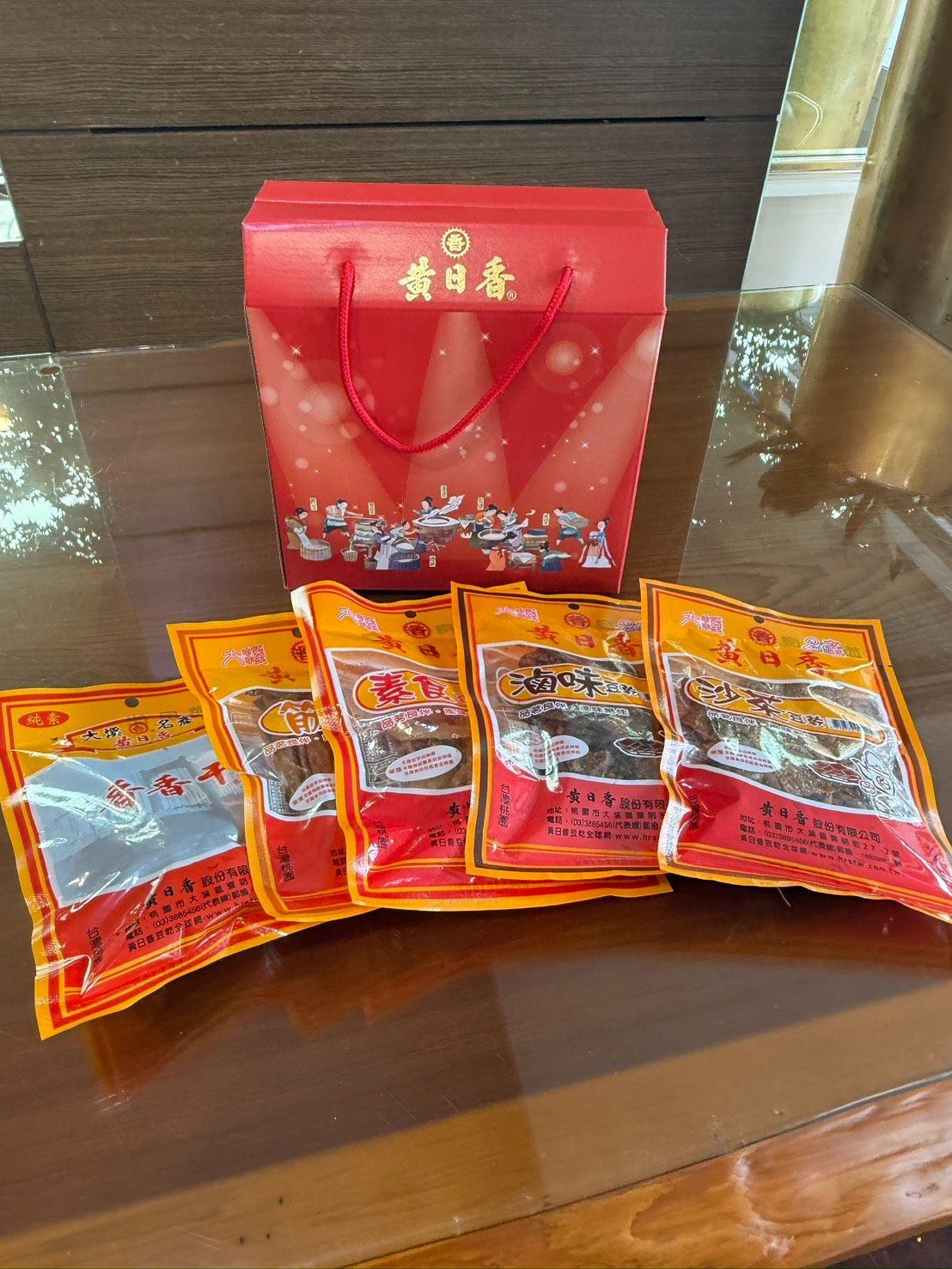 黃日香 禮盒包（ 小） 五種口味（沙茶 滷味 素食 筋 香香干）此商品勿合併
