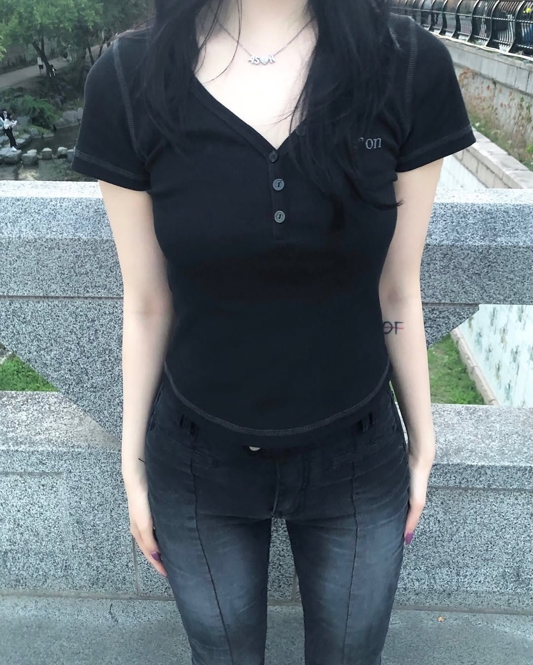 ason LEAF BUTTON T