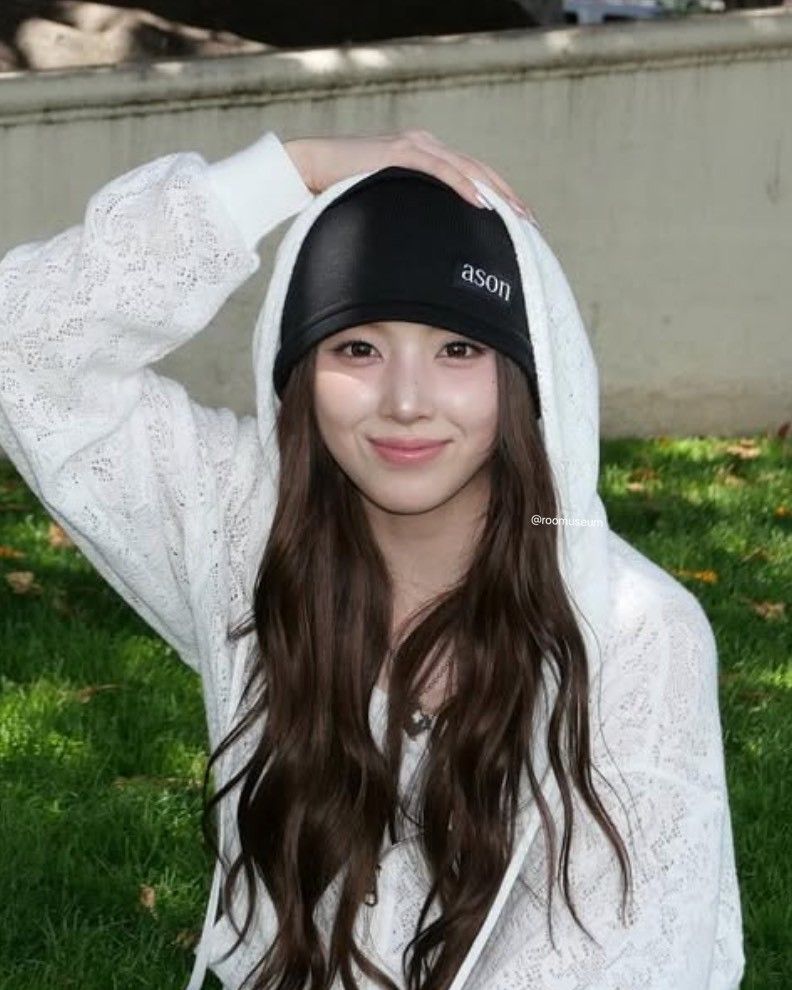 ason NMIXX JIWOO同款 MOON BEANIE