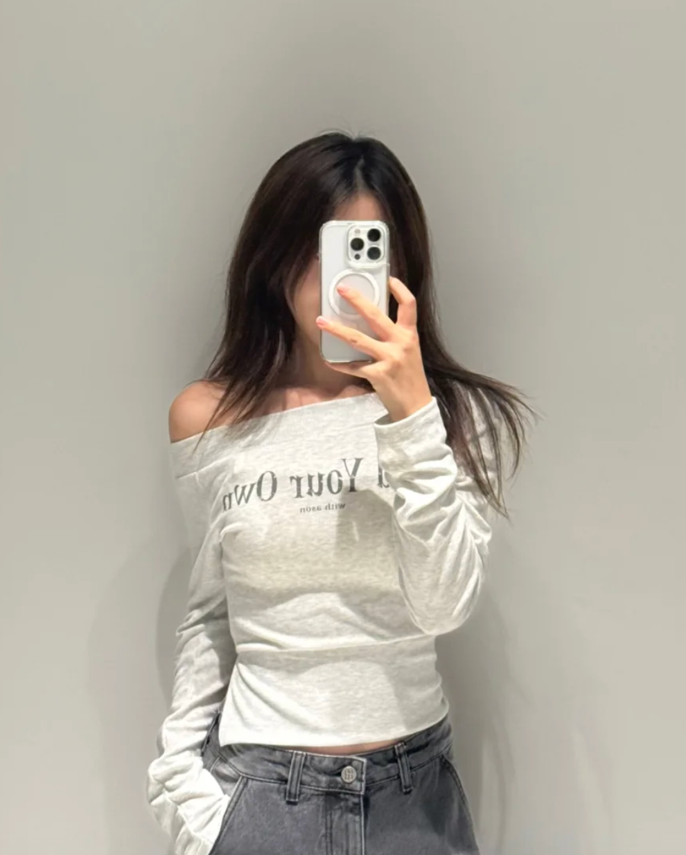 ason FIND OFF-SHOULDER TEE