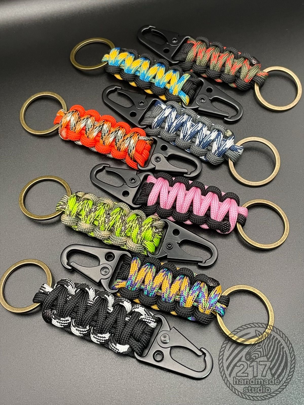 「鷹嘴勾」撞色手作傘繩鑰匙圈