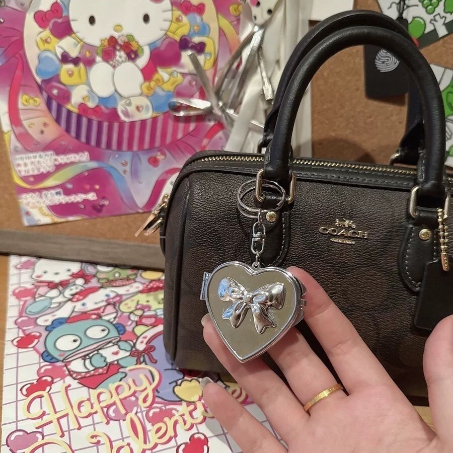 Y2k風金屬蝴蝶結吊飾愛心鏡