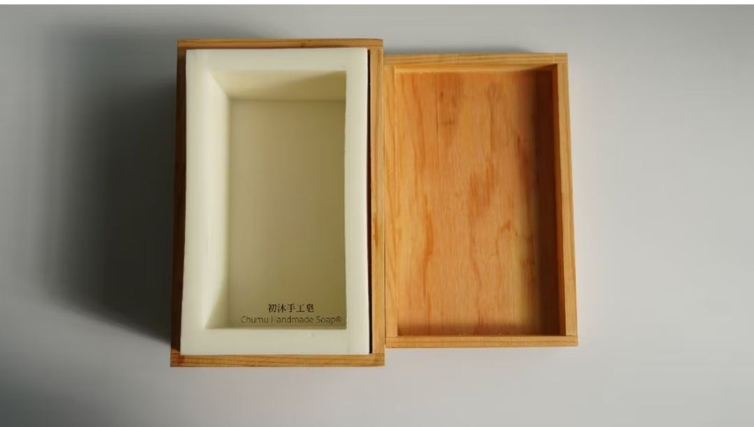 【工具】手工皂土司模 （矽膠模含木盒） / 適用500g油 / 課程用土司模