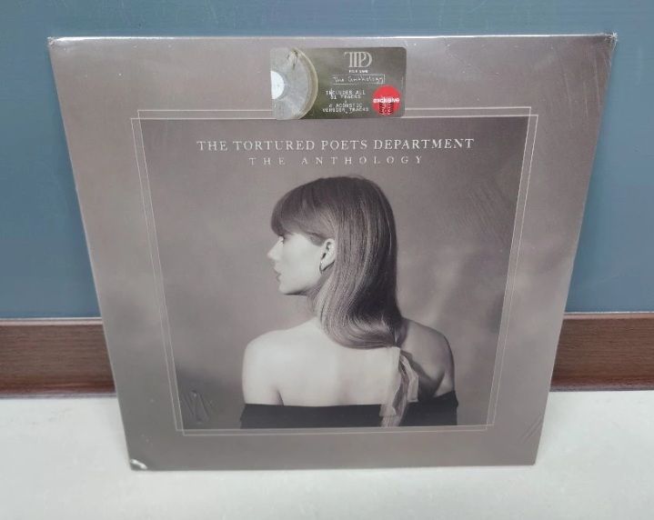全新 現貨 泰勒絲 Taylor Swift 折磨詩人俱樂部: Target獨家Vinyl 4LP 封面角有壓痕