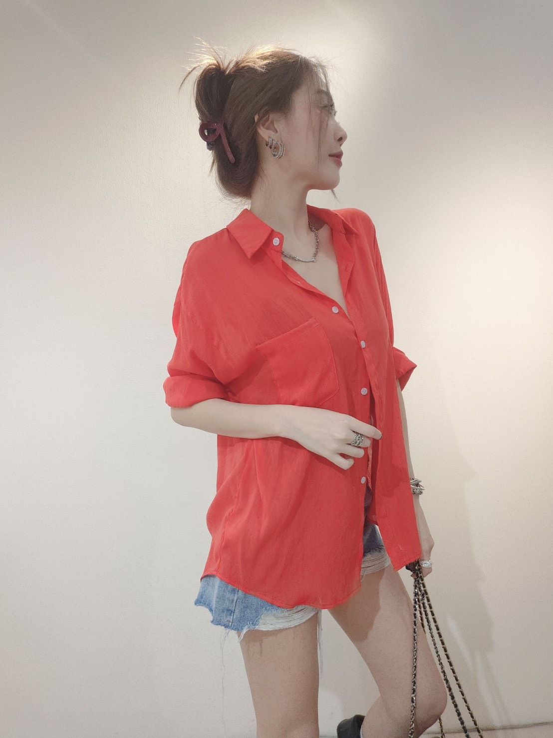 7769 糖果色透透襯衫