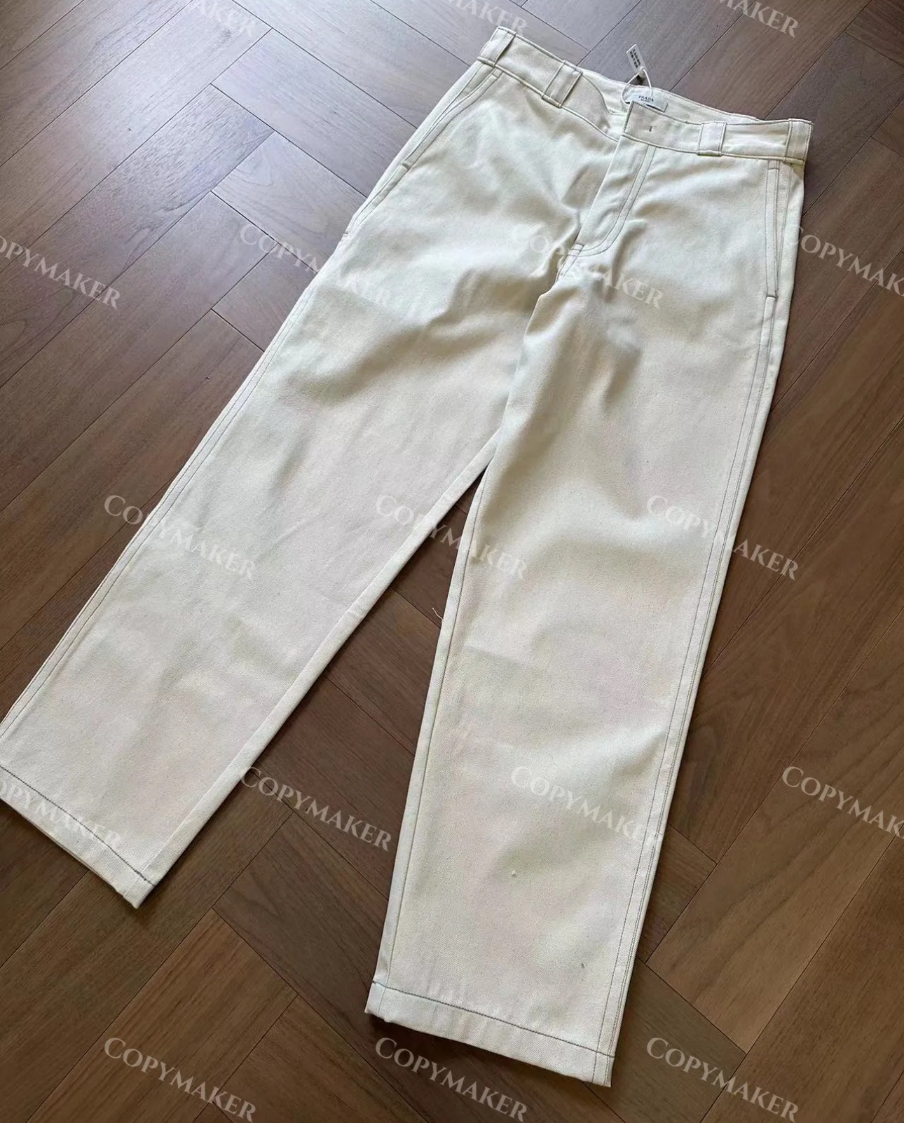 Prad 三角標白色牛仔褲