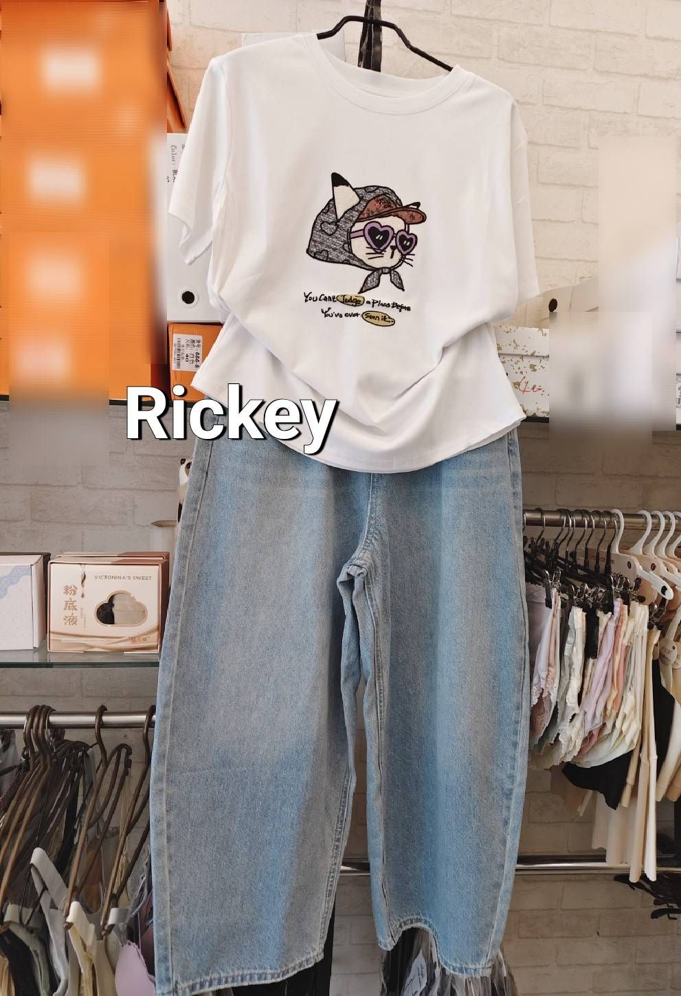 愛心頭巾眼鏡貓咪燙絨毛巾繡Tshirt ✨