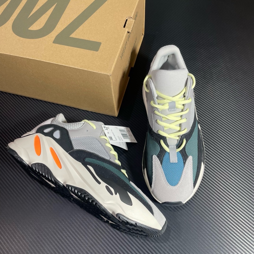 頂級Yeezy 700初代
