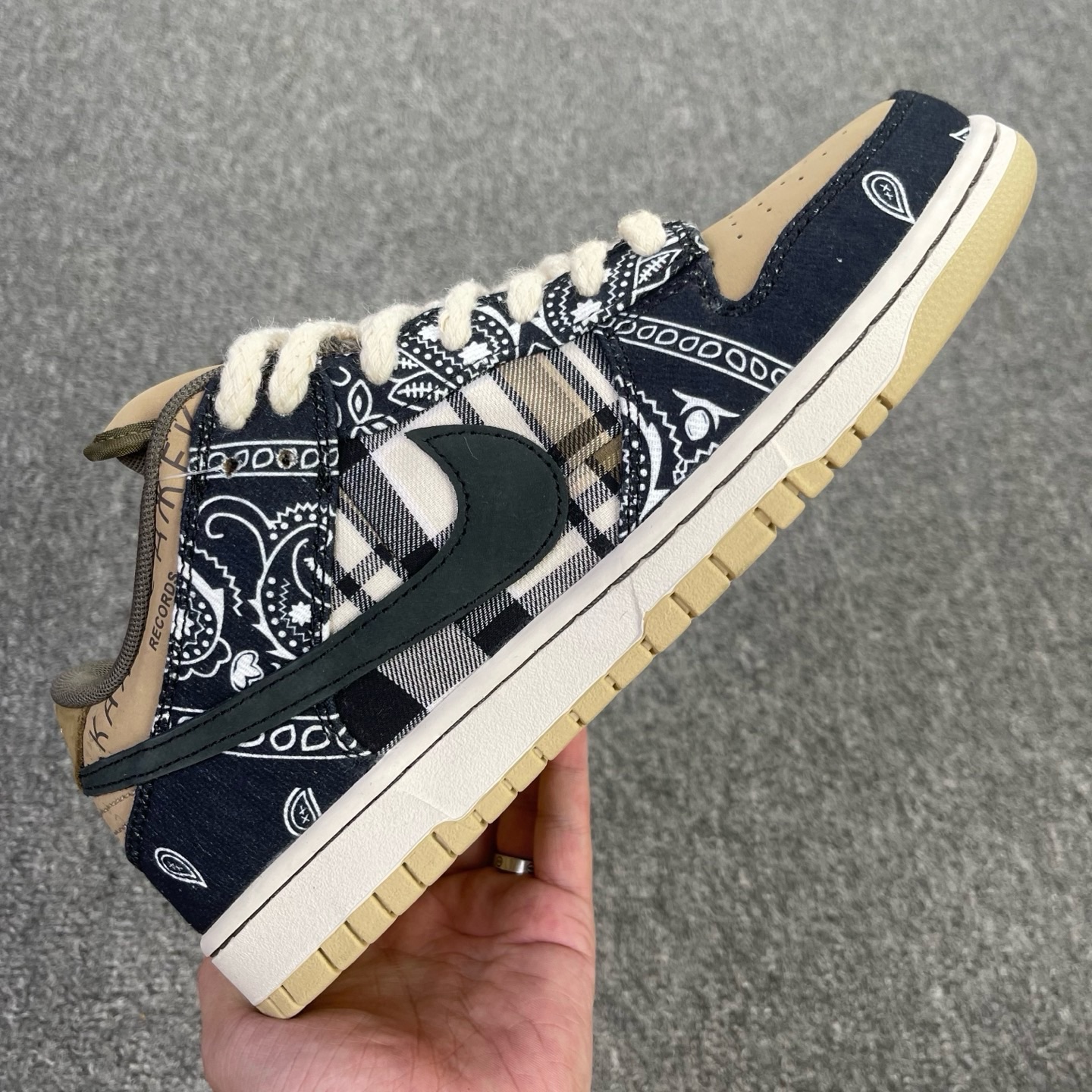 Dunk SB Travis Scott 變形蟲