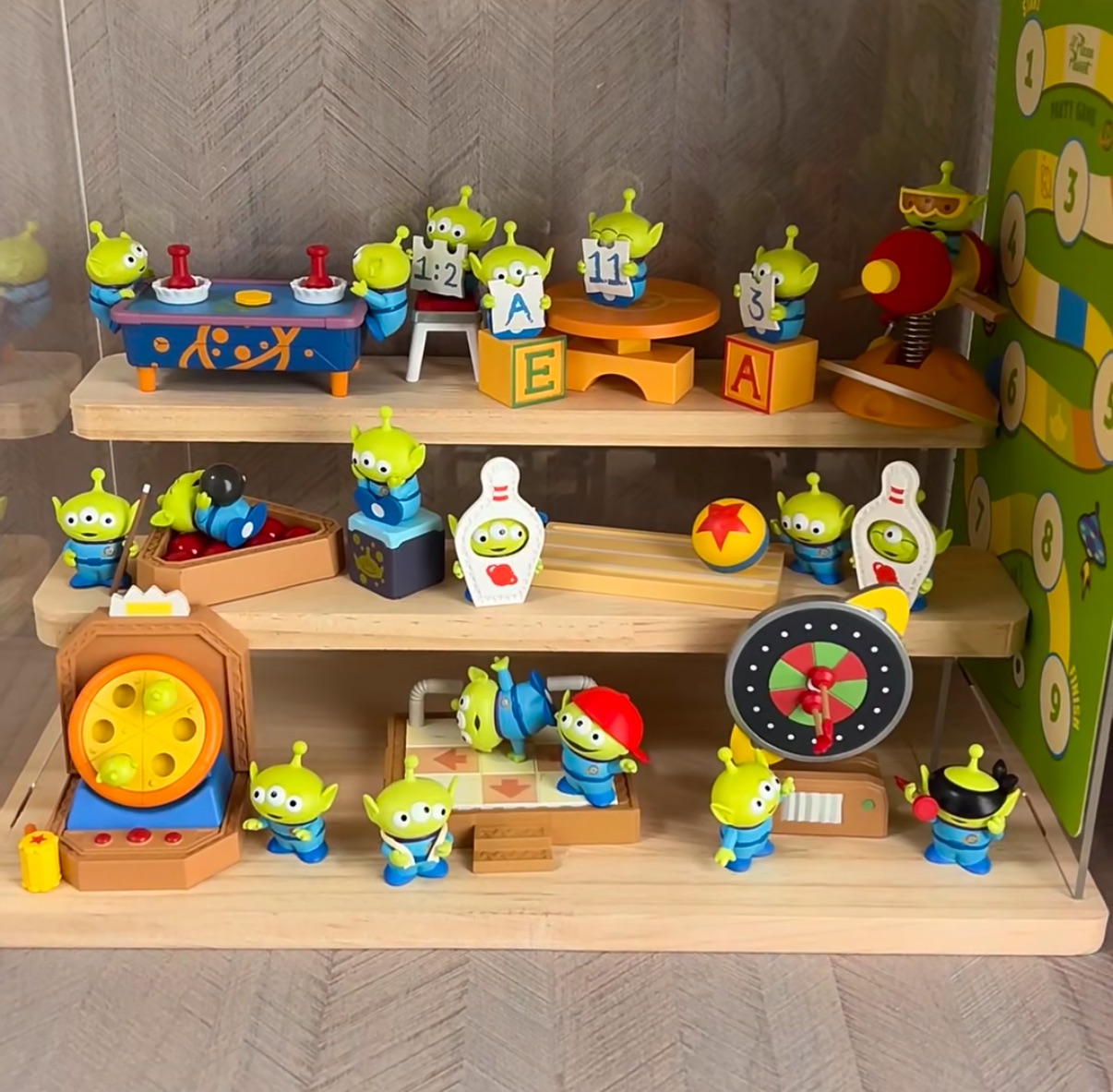 泡泡瑪特三眼怪盲盒