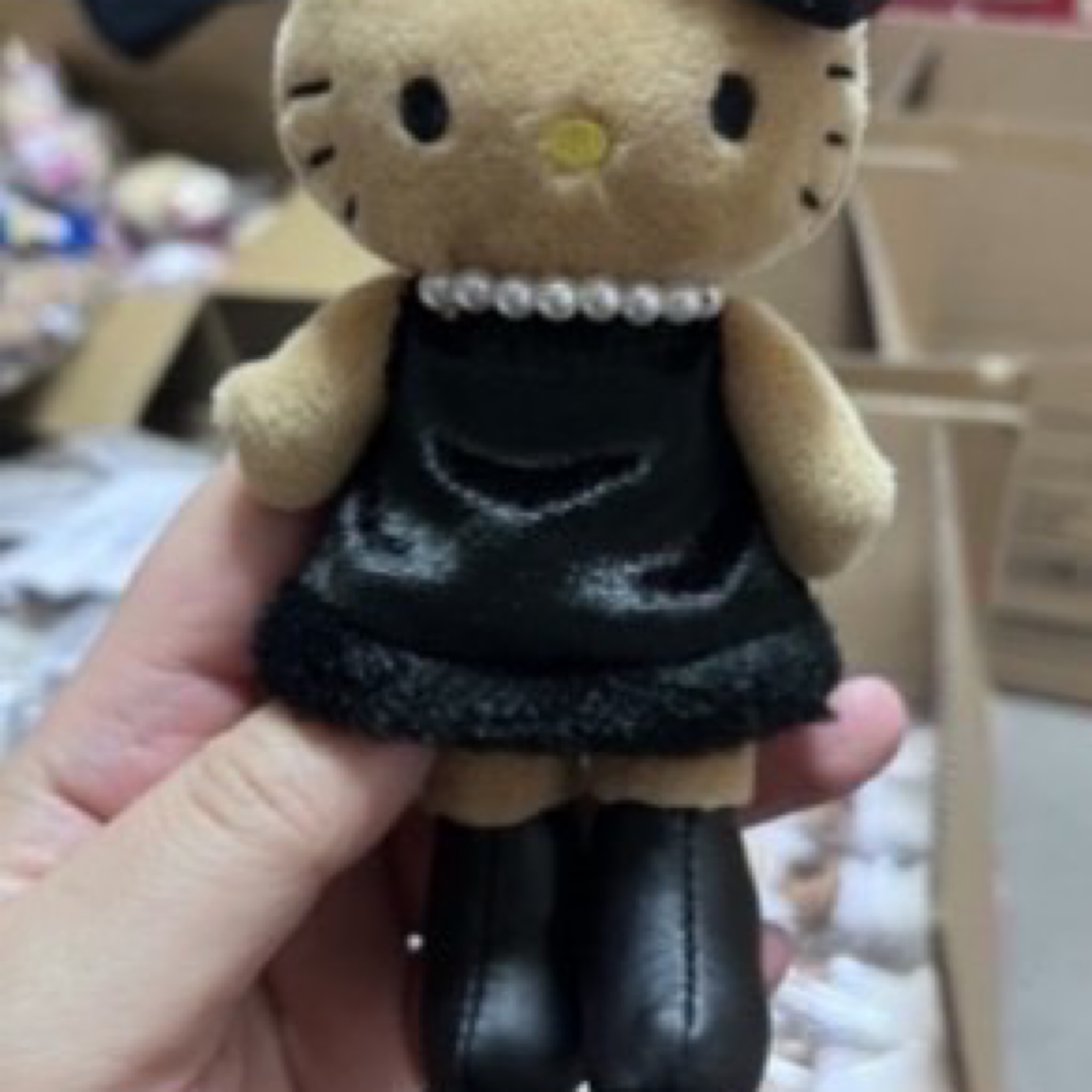 黑禮服黑皮凱蒂