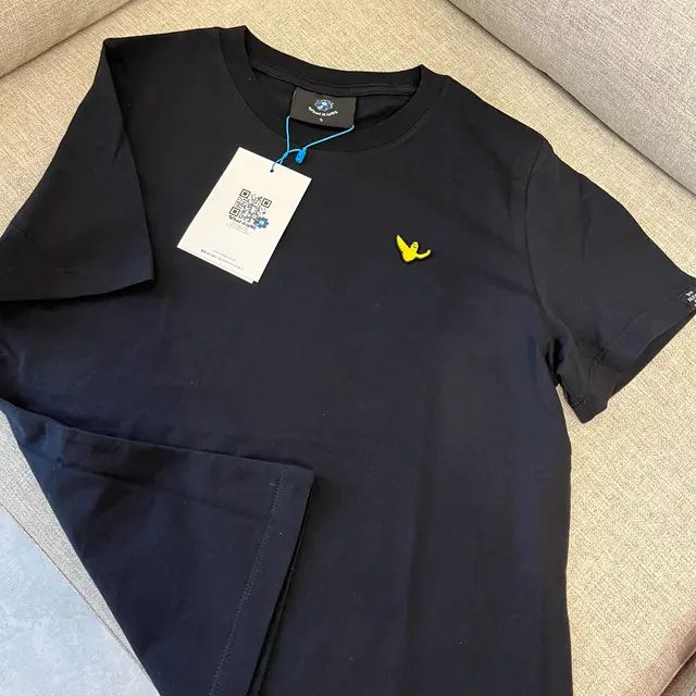 韓國🇰🇷 全新 what it isnt 小飛人 小黃人 香蕉人 品牌立體布標短袖黑T