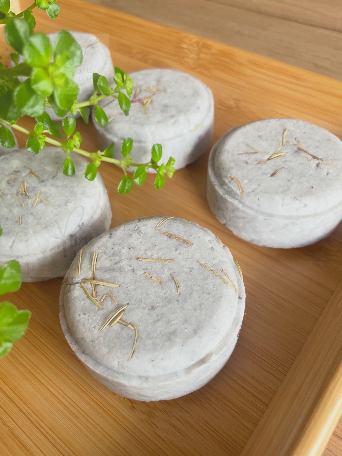 Pure純粹手工皂-迷迭雪松髮餅（油性）外觀有點不平整