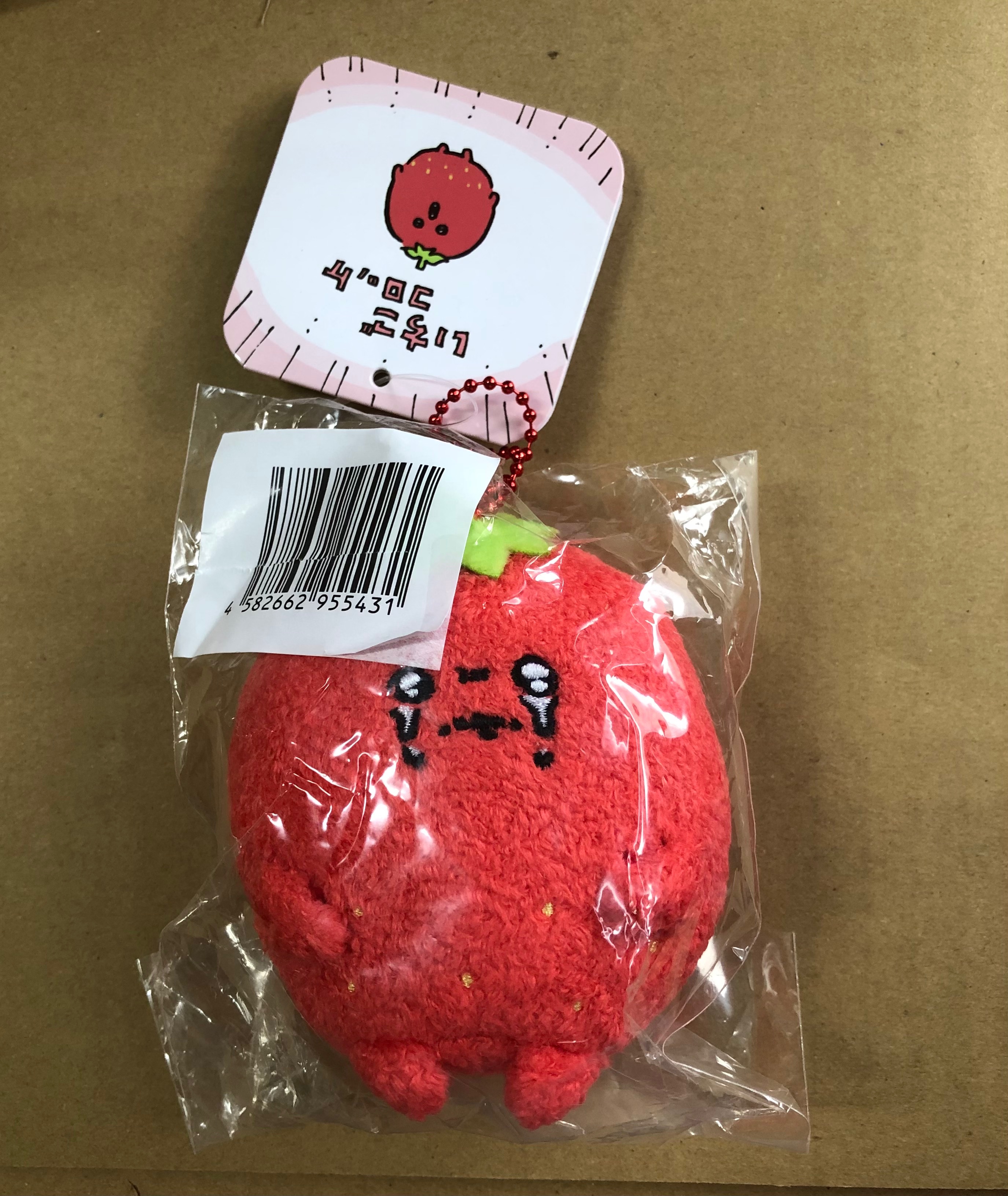 草莓可樂餅一番賞哭哭草莓吊飾