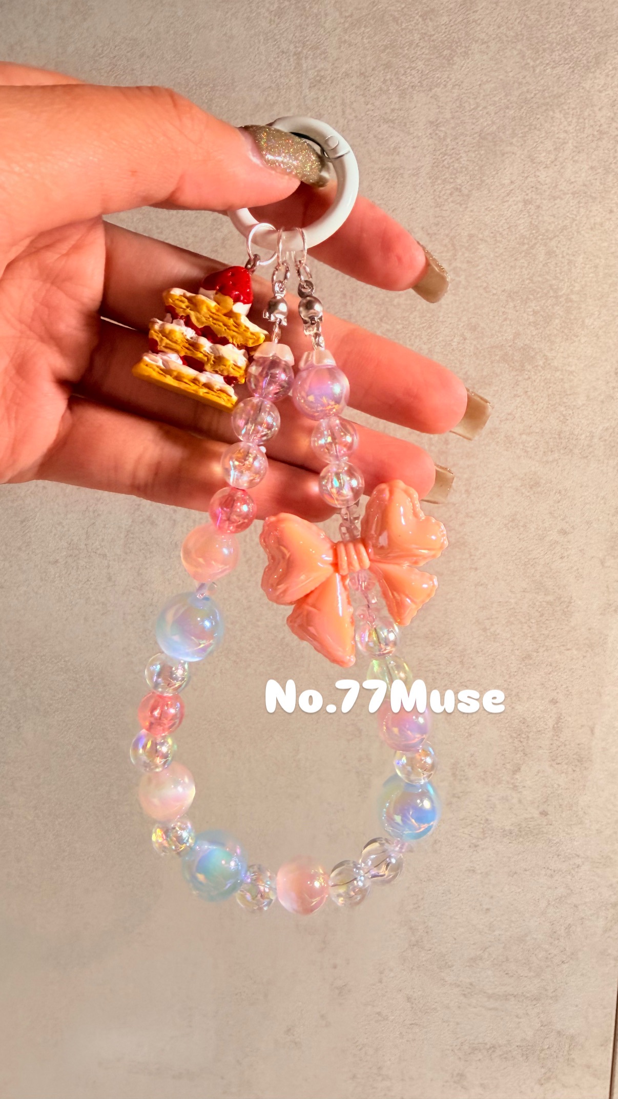 現貨✨ 🍓草莓千層蝴蝶光澤掛飾｜No.77Muse
