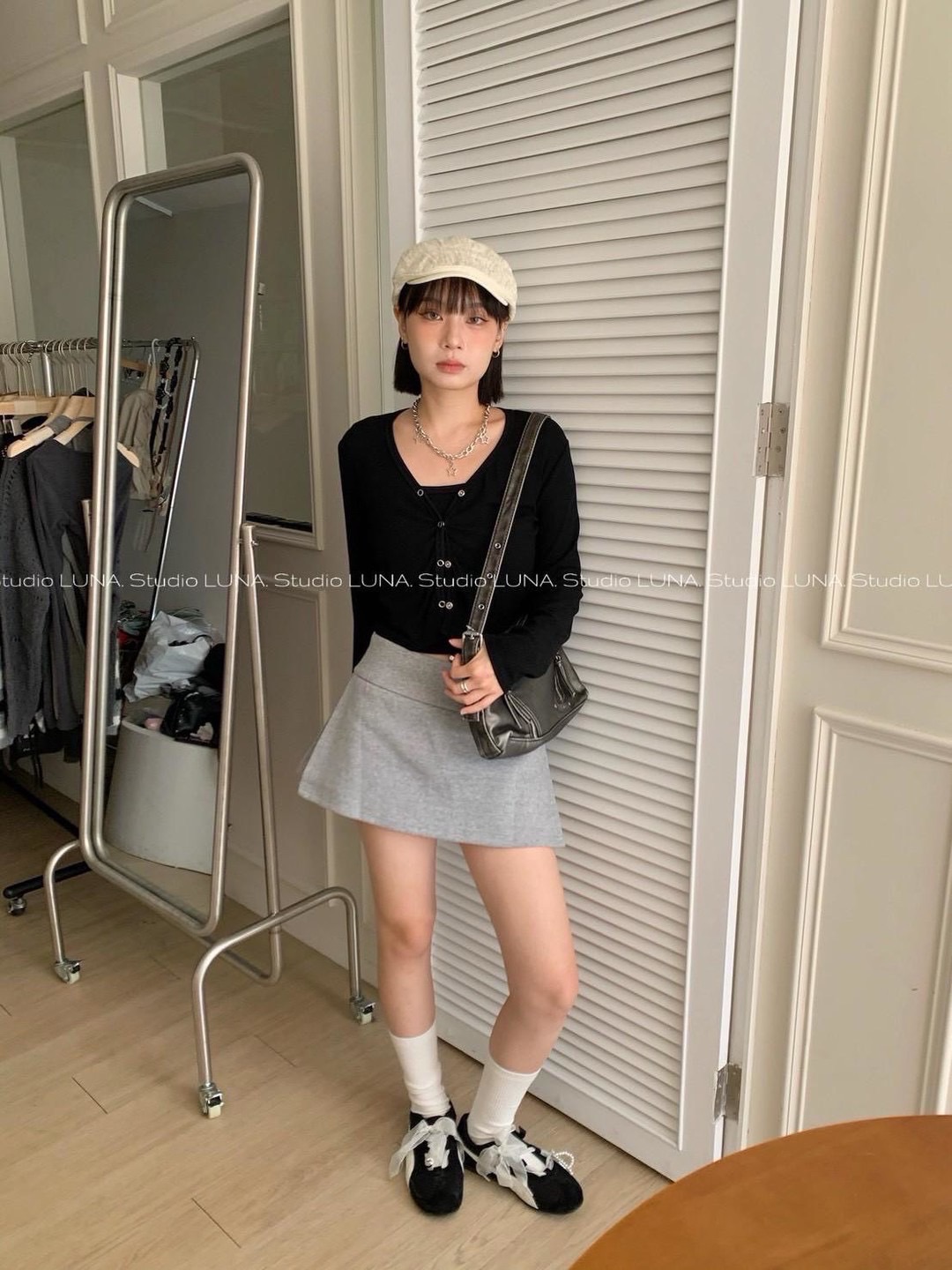 預購✨ 韓系極簡百搭 V 領排扣長袖上衣