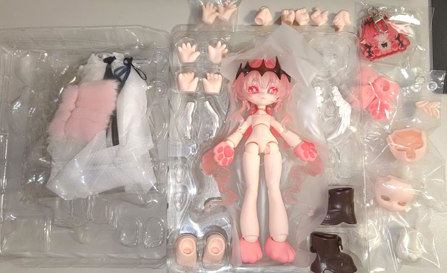 獻給露娜 吊卡 籠中鳥