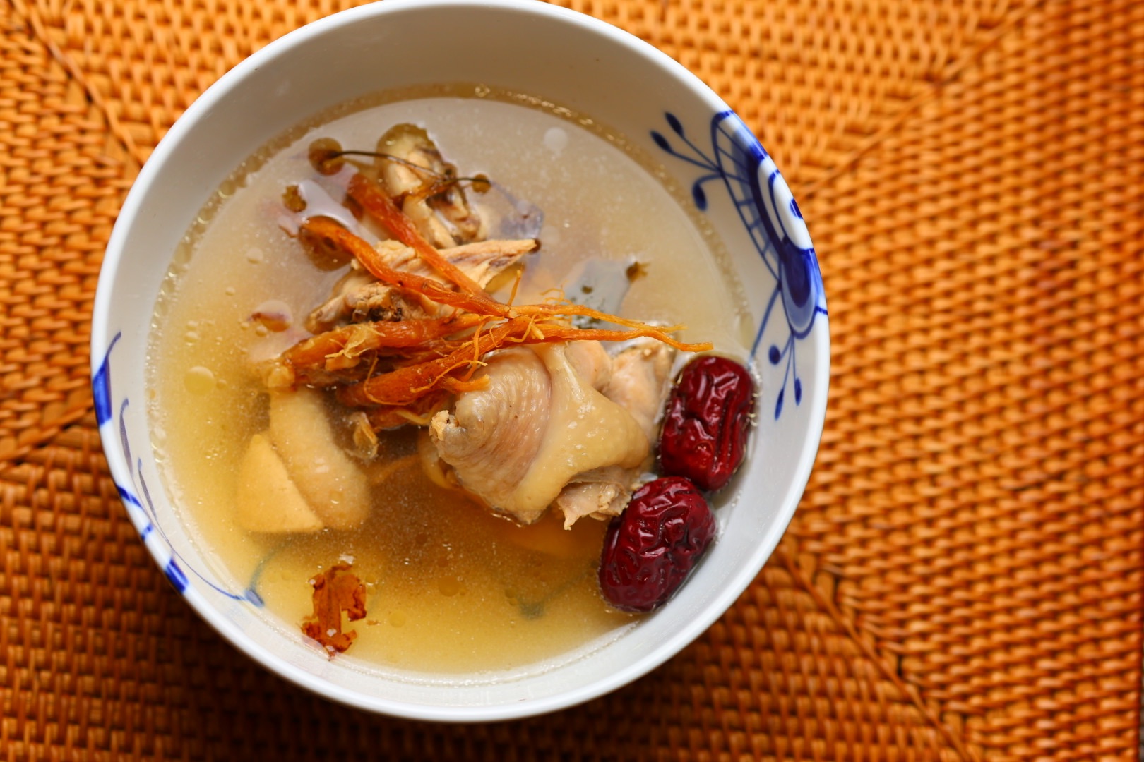養生金線蓮雞煲湯