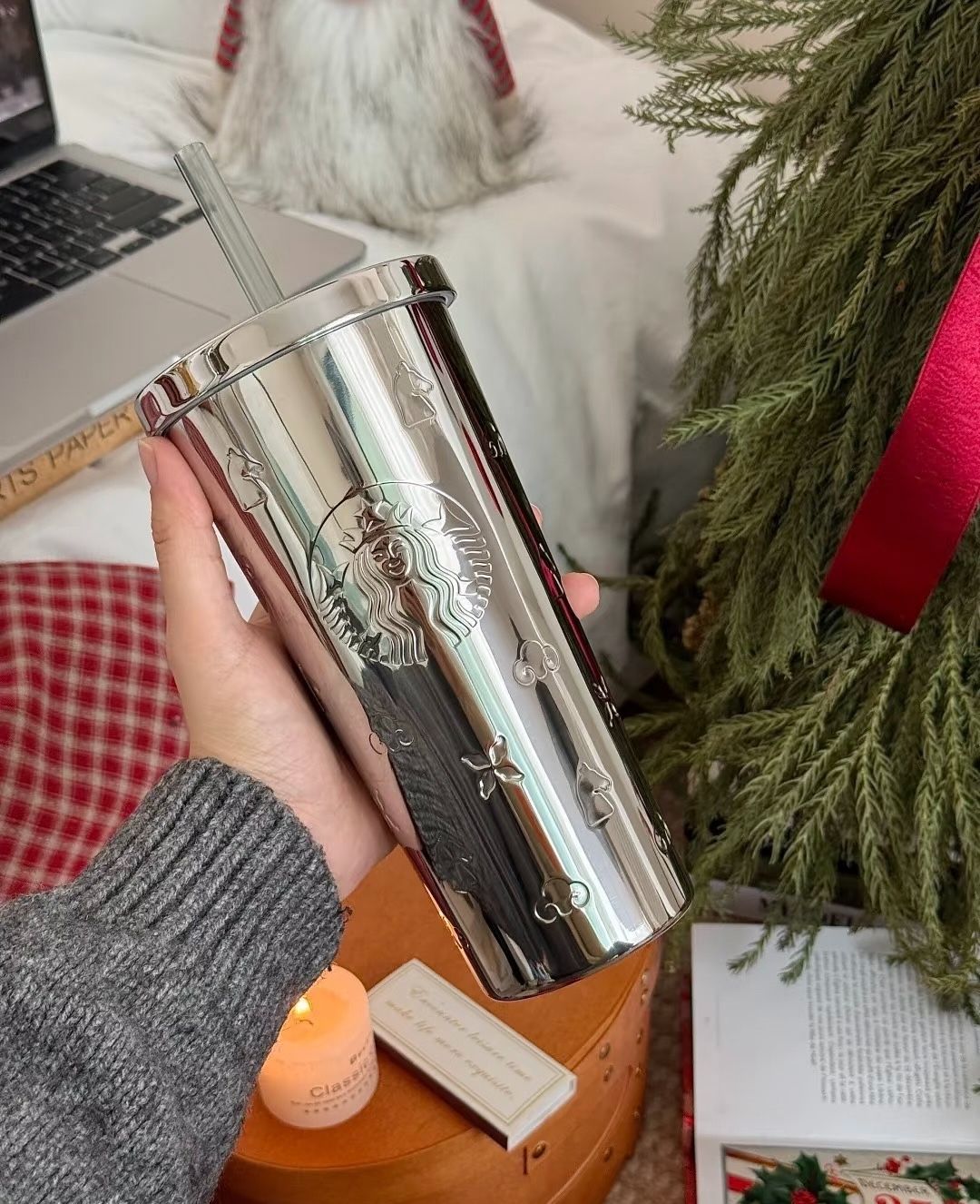 ＜預購＞星巴克 駿躍星程 浮雕吸管杯690ml